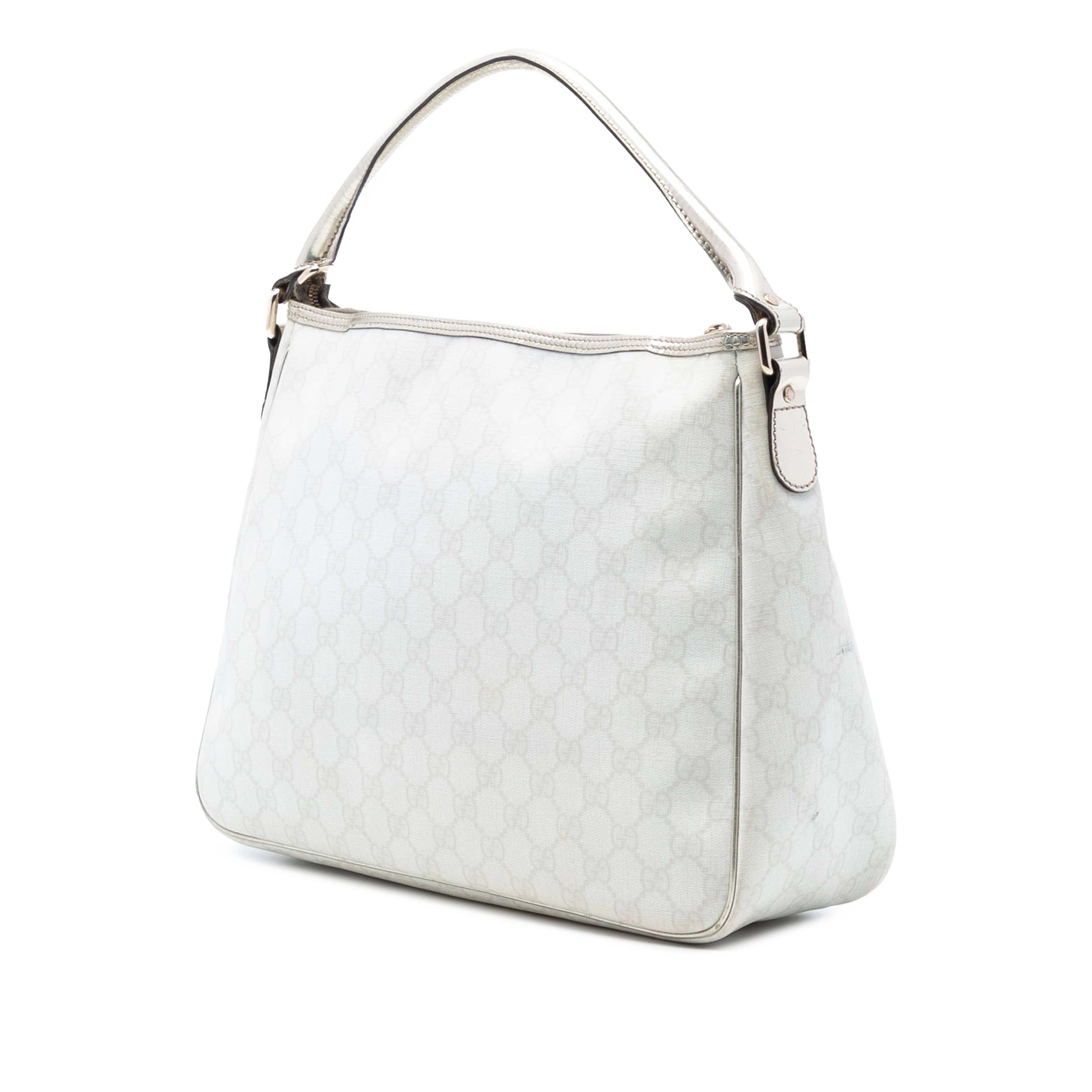 Gucci Gg Supreme Joy Handbag, från Luxclusif, i färgen white. Klicka för att öppna bilden i stort format