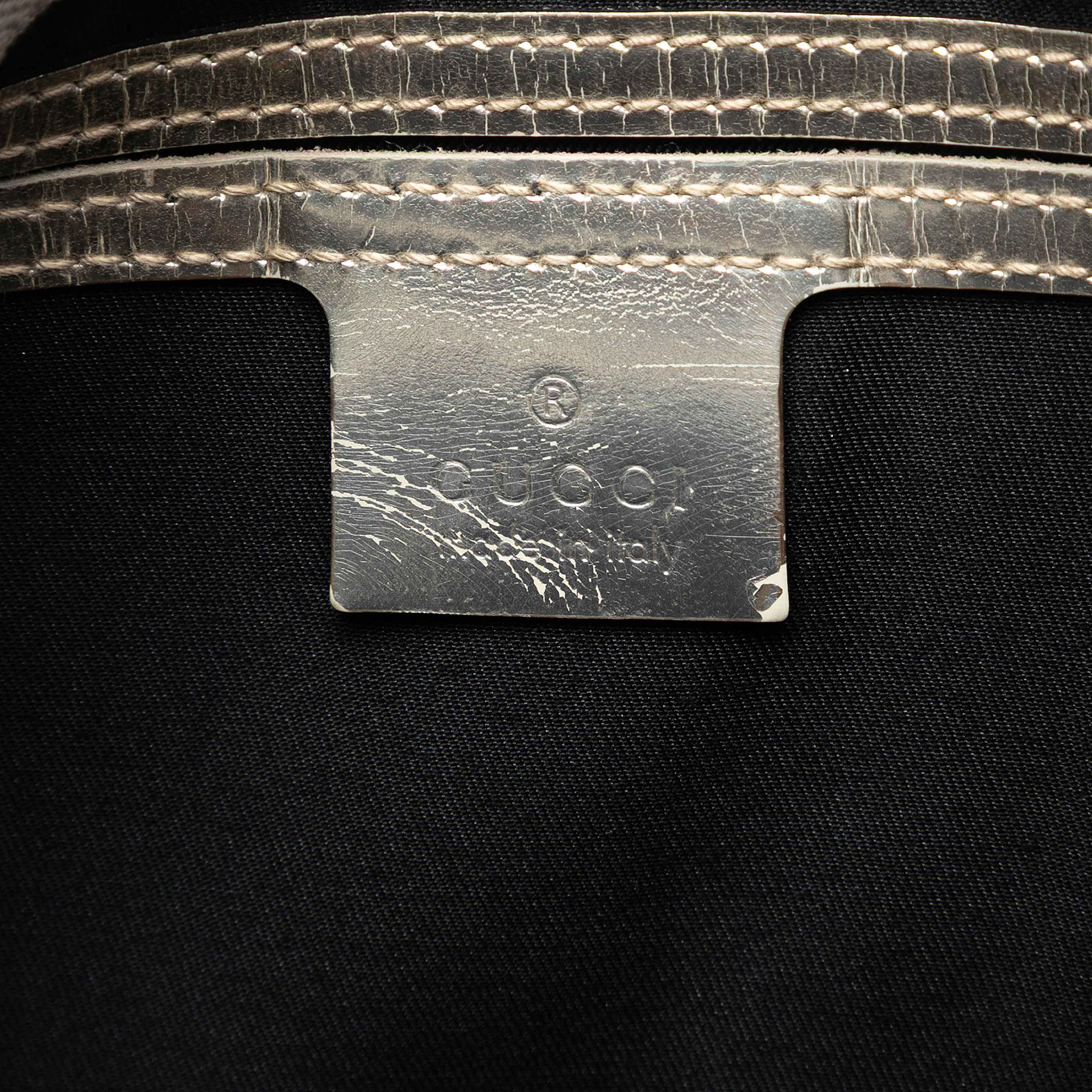 Gucci Gg Supreme Joy Handbag, från Luxclusif, i färgen white. Klicka för att öppna bilden i stort format