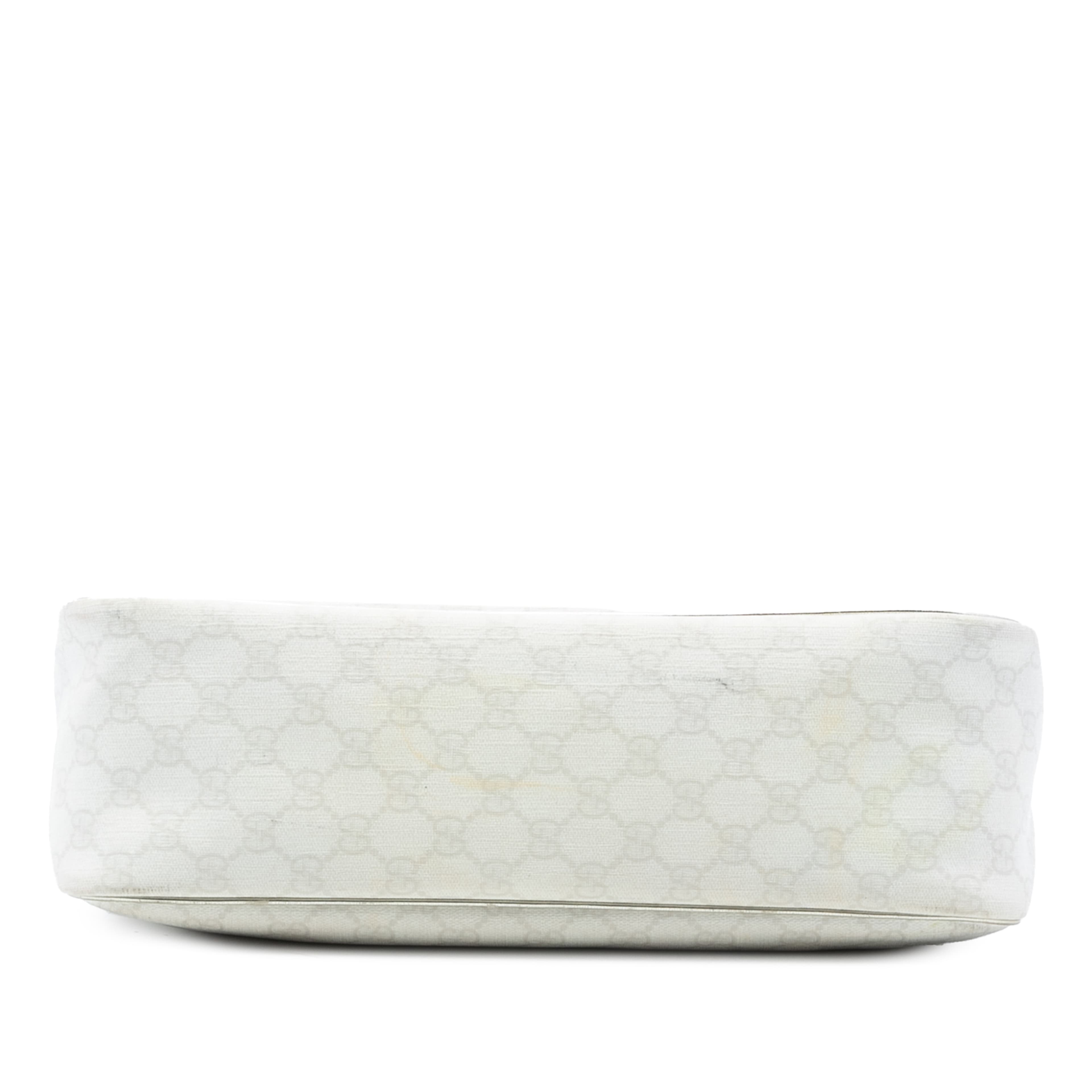 Gucci Gg Supreme Joy Handbag, från Luxclusif, i färgen white. Klicka för att öppna bilden i stort format