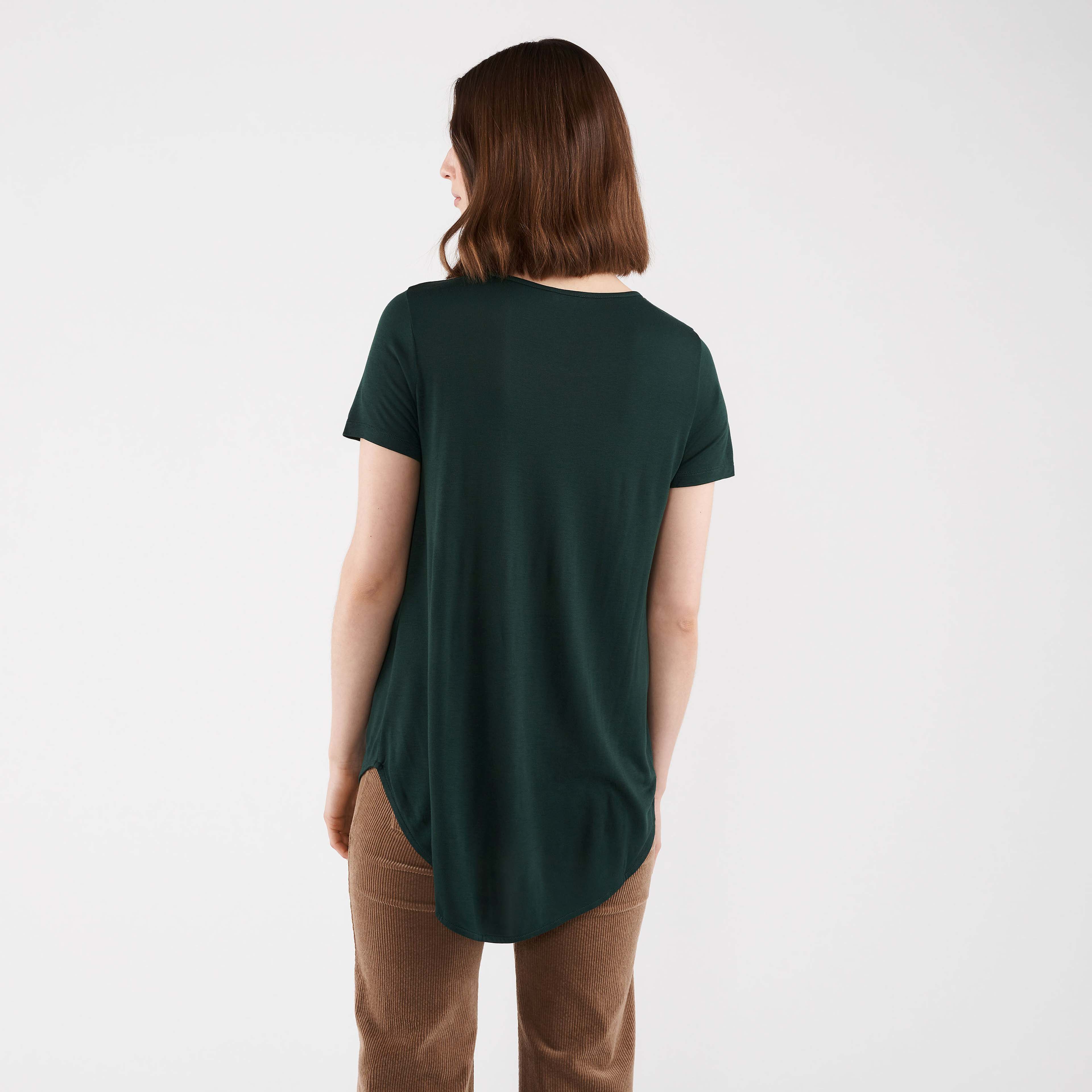 T-shirt i viskos FREDRIKA, från Wera, i färgen Dark Green. Klicka för att öppna bilden i stort format