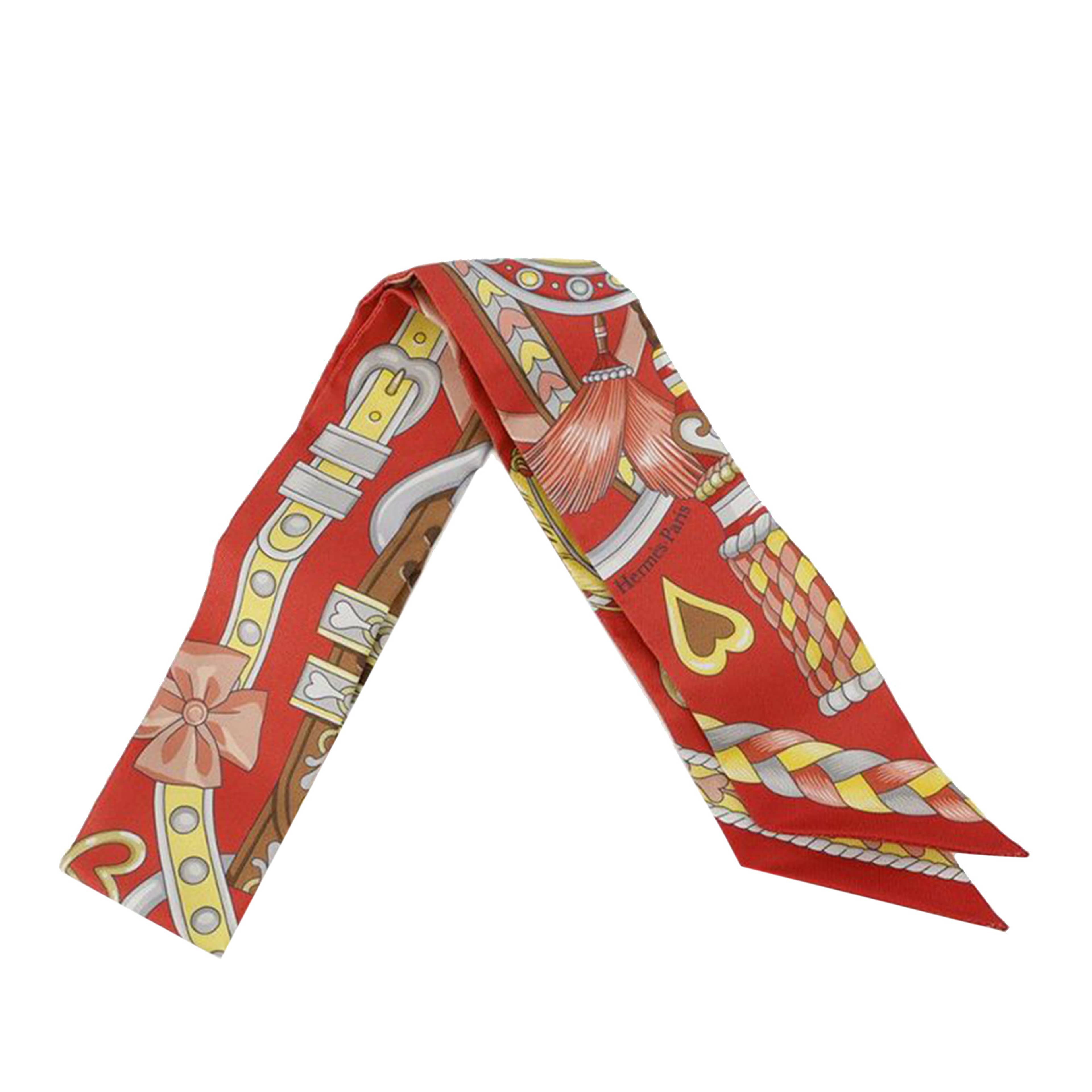 Hermès Harnais De Cour Silk Twilly Scarf, från Luxclusif, i färgen red. Klicka för att öppna bilden i stort format