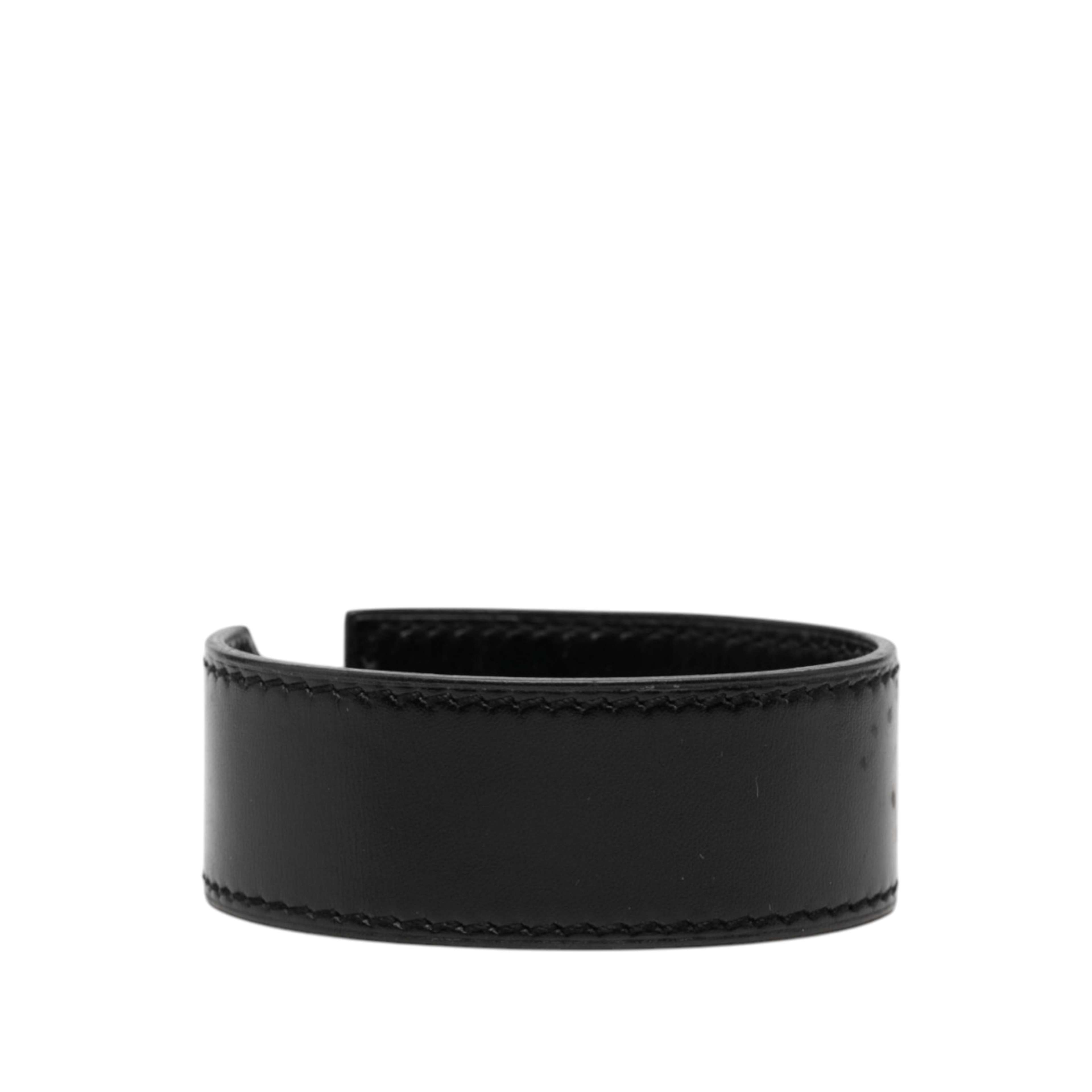 Hermès Leather Artemis Bracelet, från Luxclusif, i färgen black. Klicka för att öppna bilden i stort format