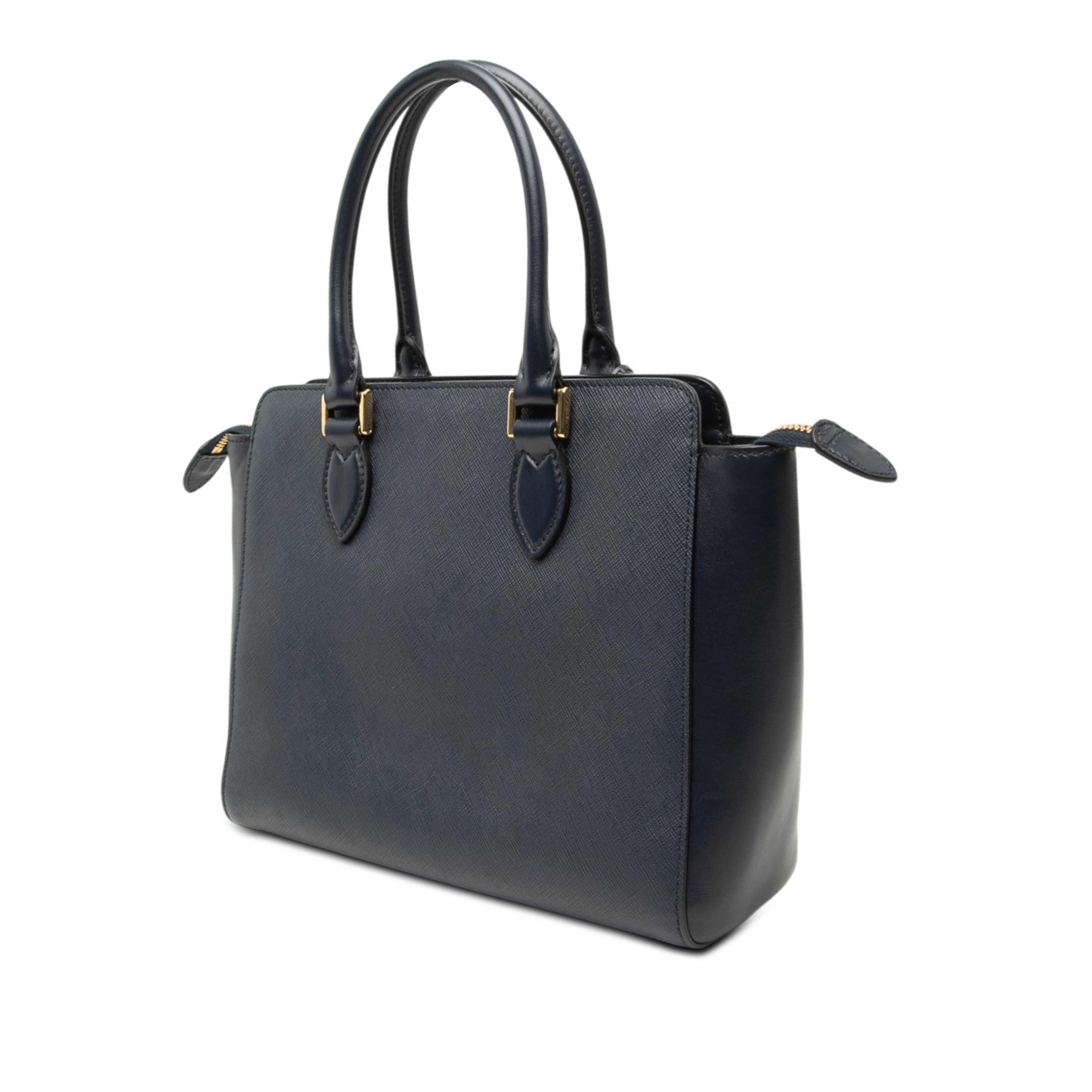 Prada Soft Calf Trimmed Saffiano Lux Open Convertible Tote, från Luxclusif, i färgen svart. Klicka för att öppna bilden i stort format