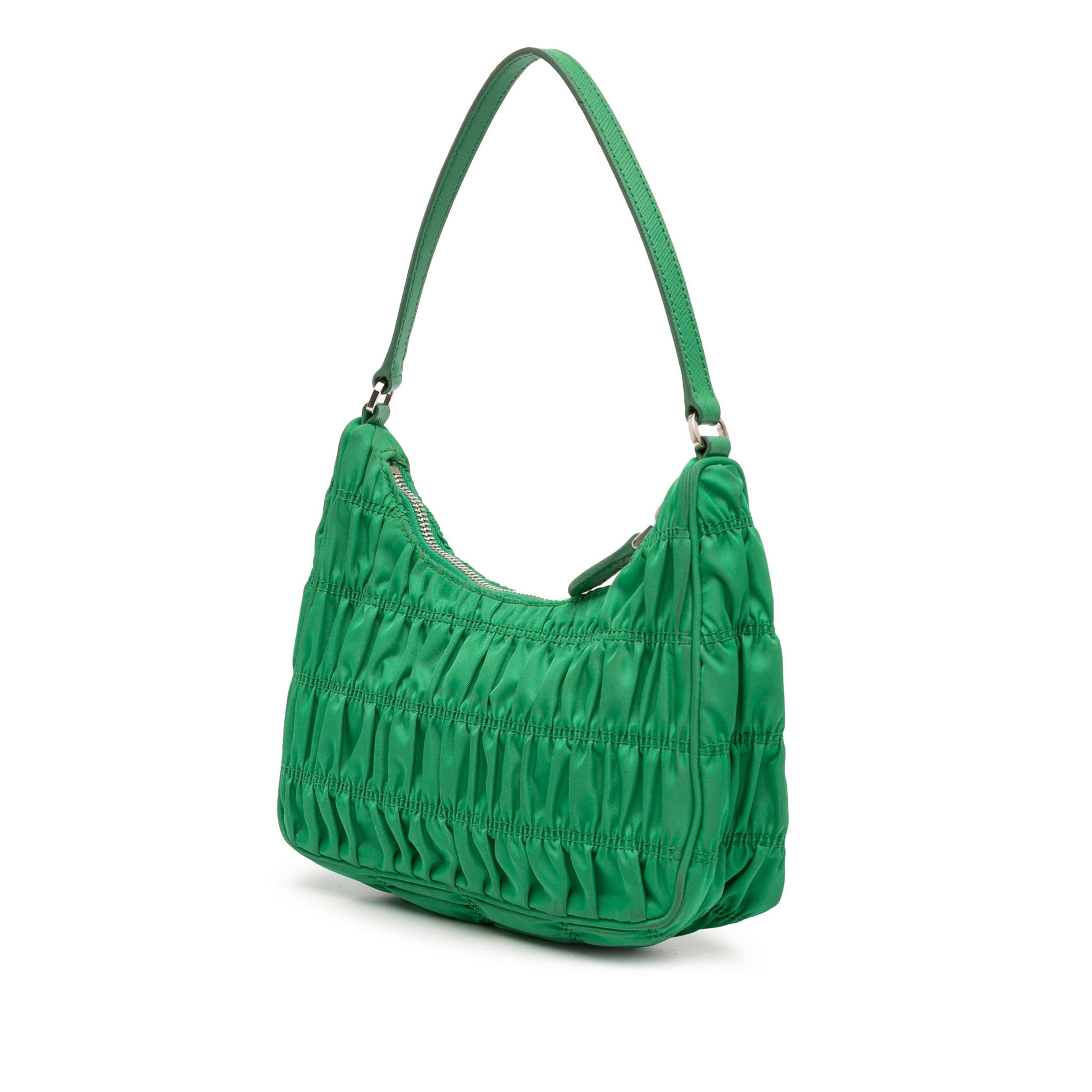 Prada Tessuto Gaufre Re Edition Shoulder Bag, från Luxclusif, i färgen green. Klicka för att öppna bilden i stort format