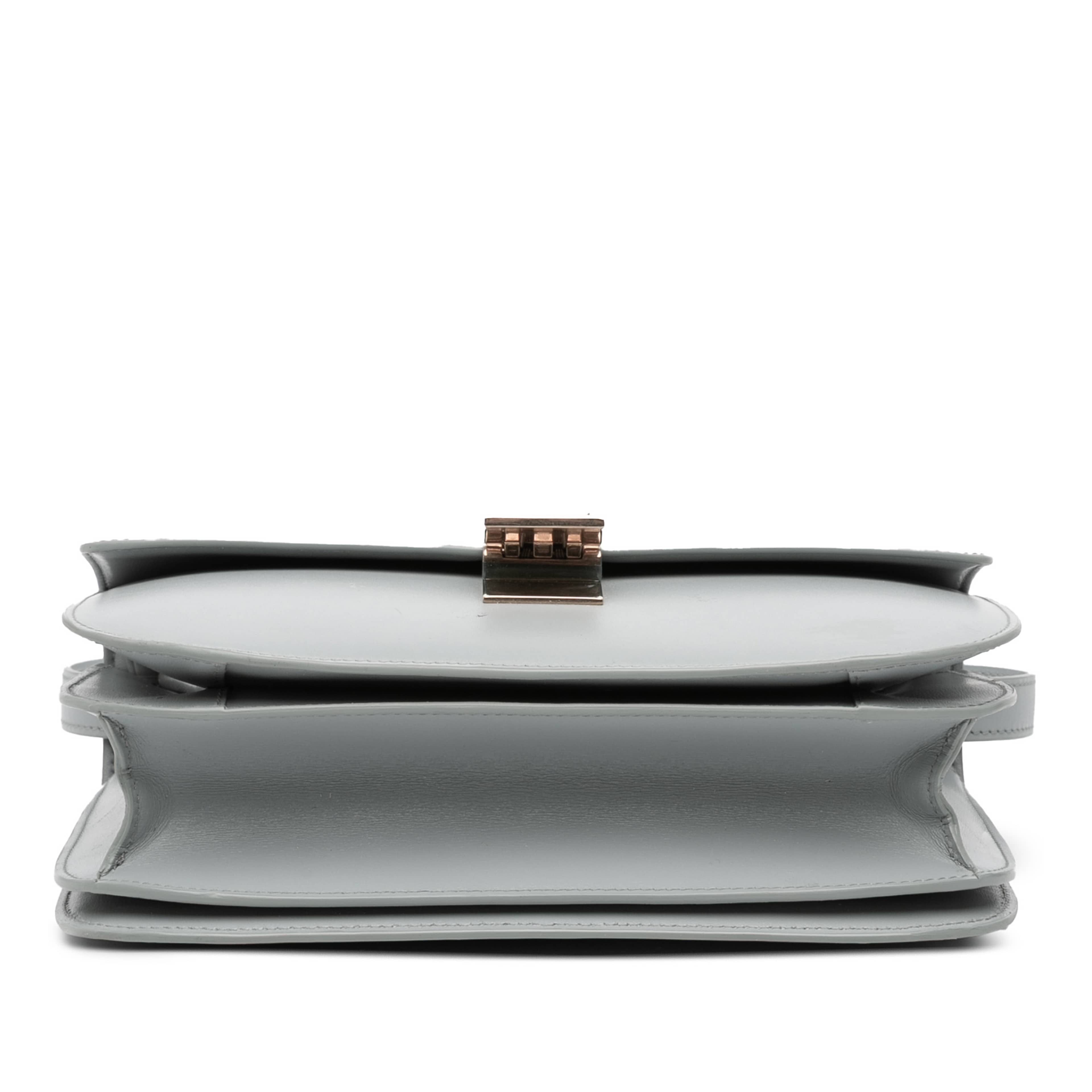 Celine Medium Liege Calfskin Classic Box, från Luxclusif, i färgen gray. Klicka för att öppna bilden i stort format