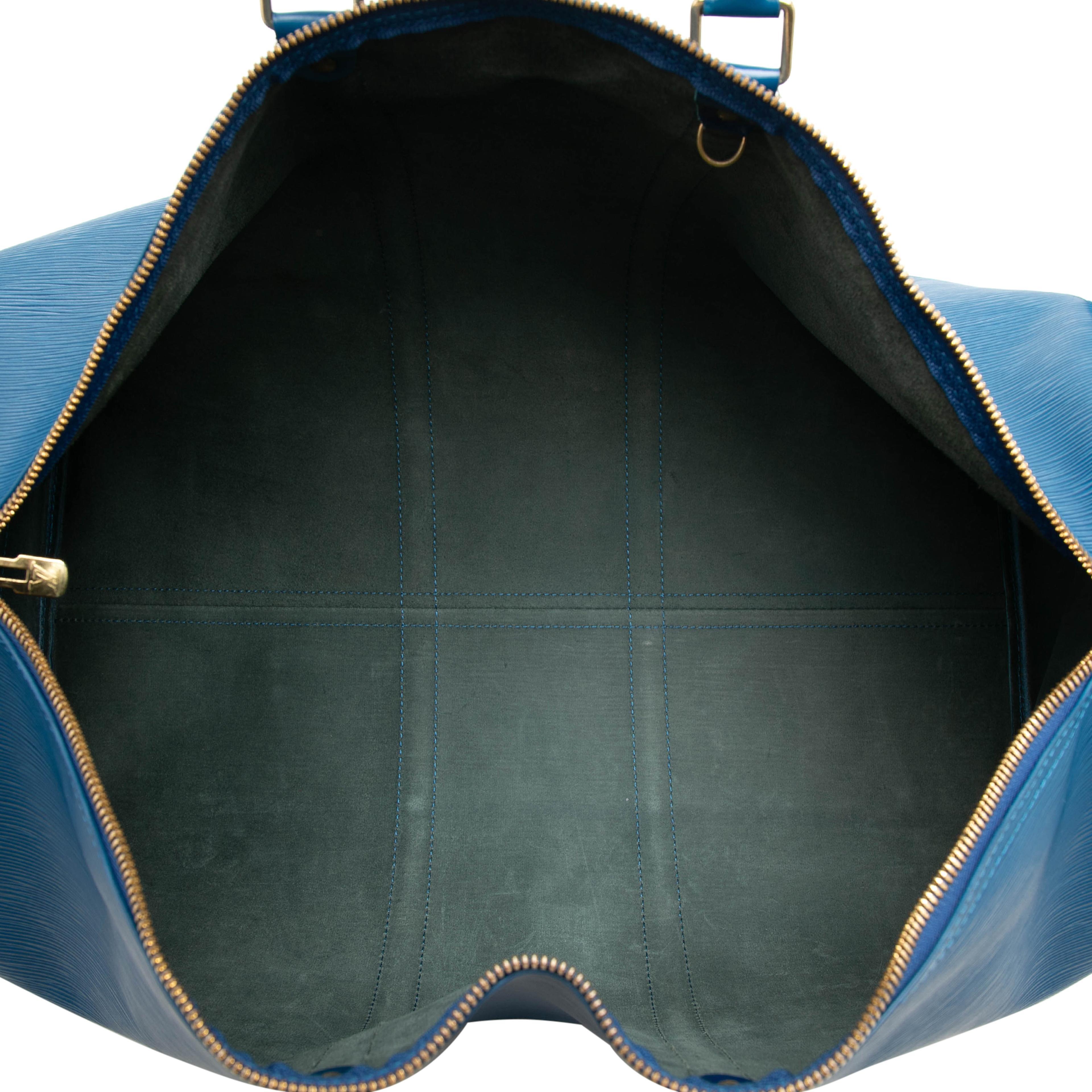 Louis Vuitton Epi Keepall 55, från Luxclusif, i färgen blå. Klicka för att öppna bilden i stort format