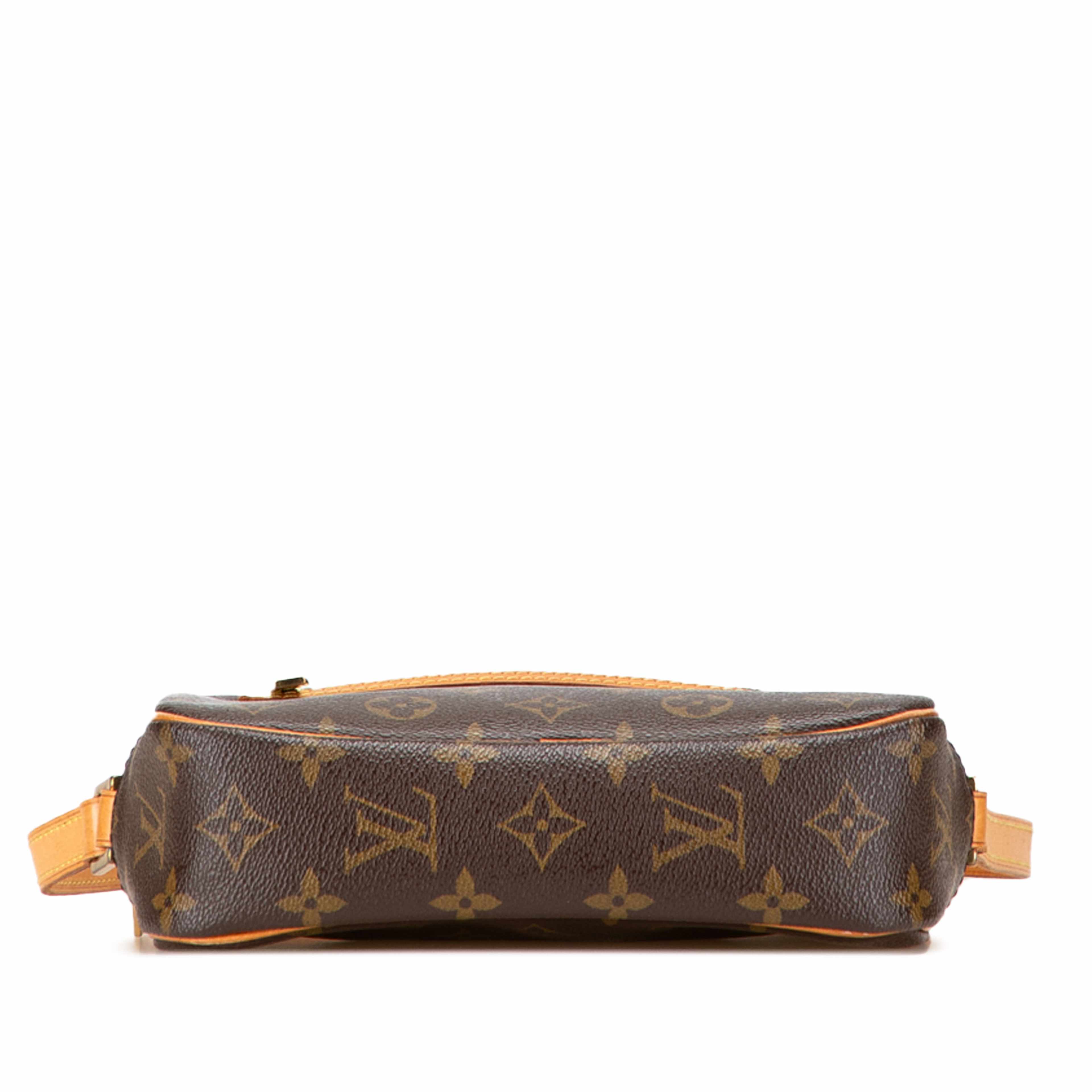 Louis Vuitton Monogram Pochette Cite, från Luxclusif, i färgen brown. Klicka för att öppna bilden i stort format