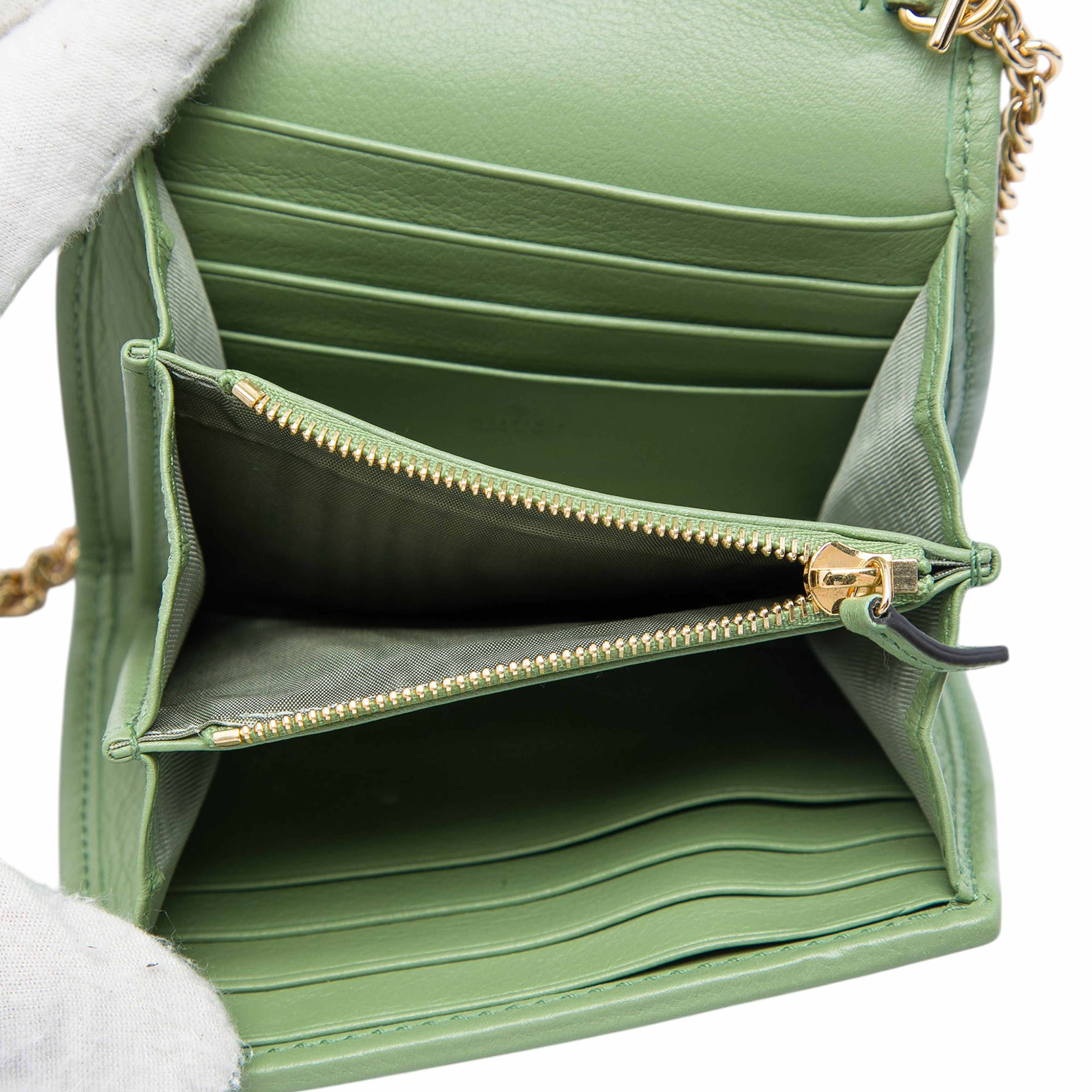 Gucci Medium Calfskin Blondie Wallet On Chain, från Luxclusif, i färgen grön. Klicka för att öppna bilden i stort format