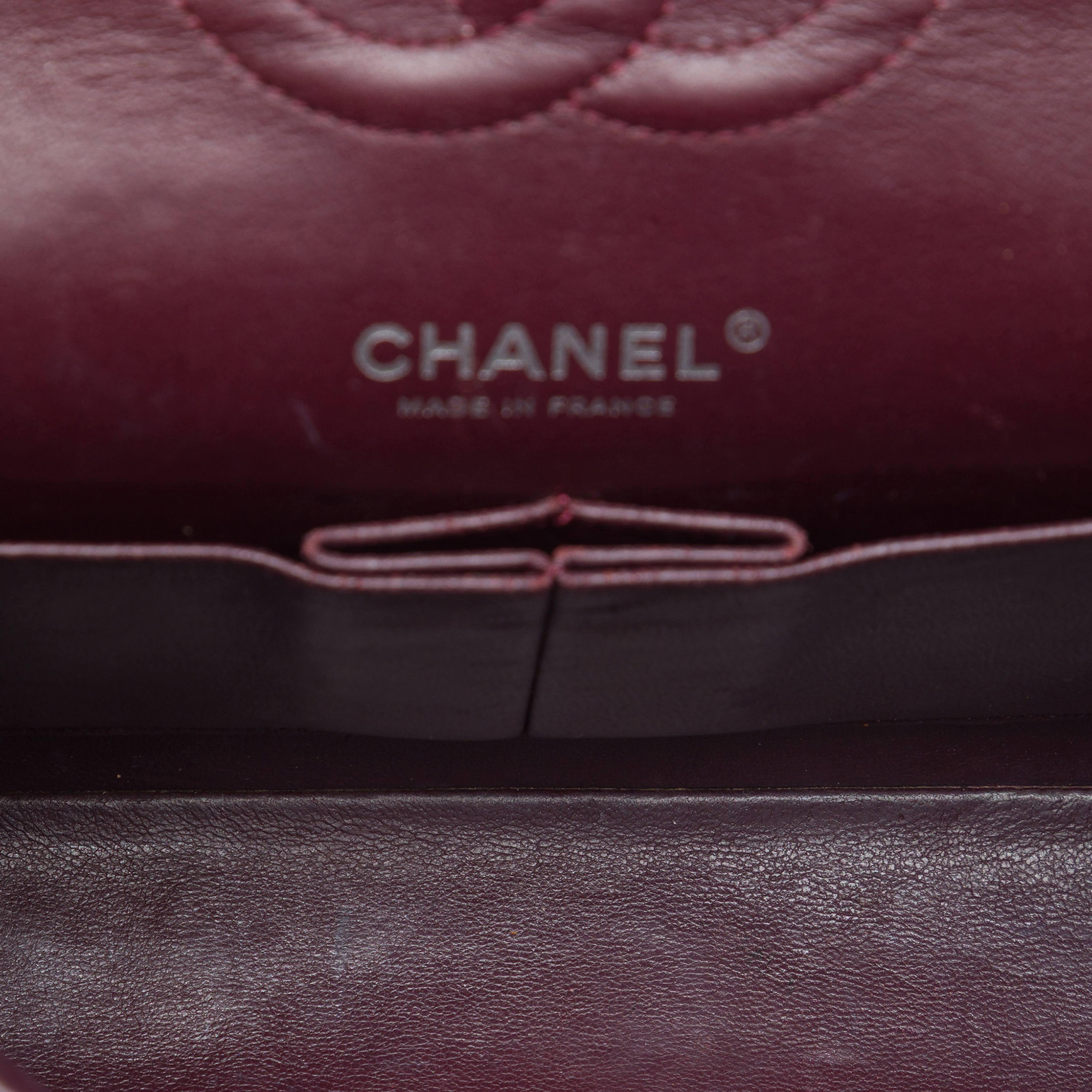 Chanel Medium Classic Caviar Double Flap, från Luxclusif, i färgen svart. Klicka för att öppna bilden i stort format