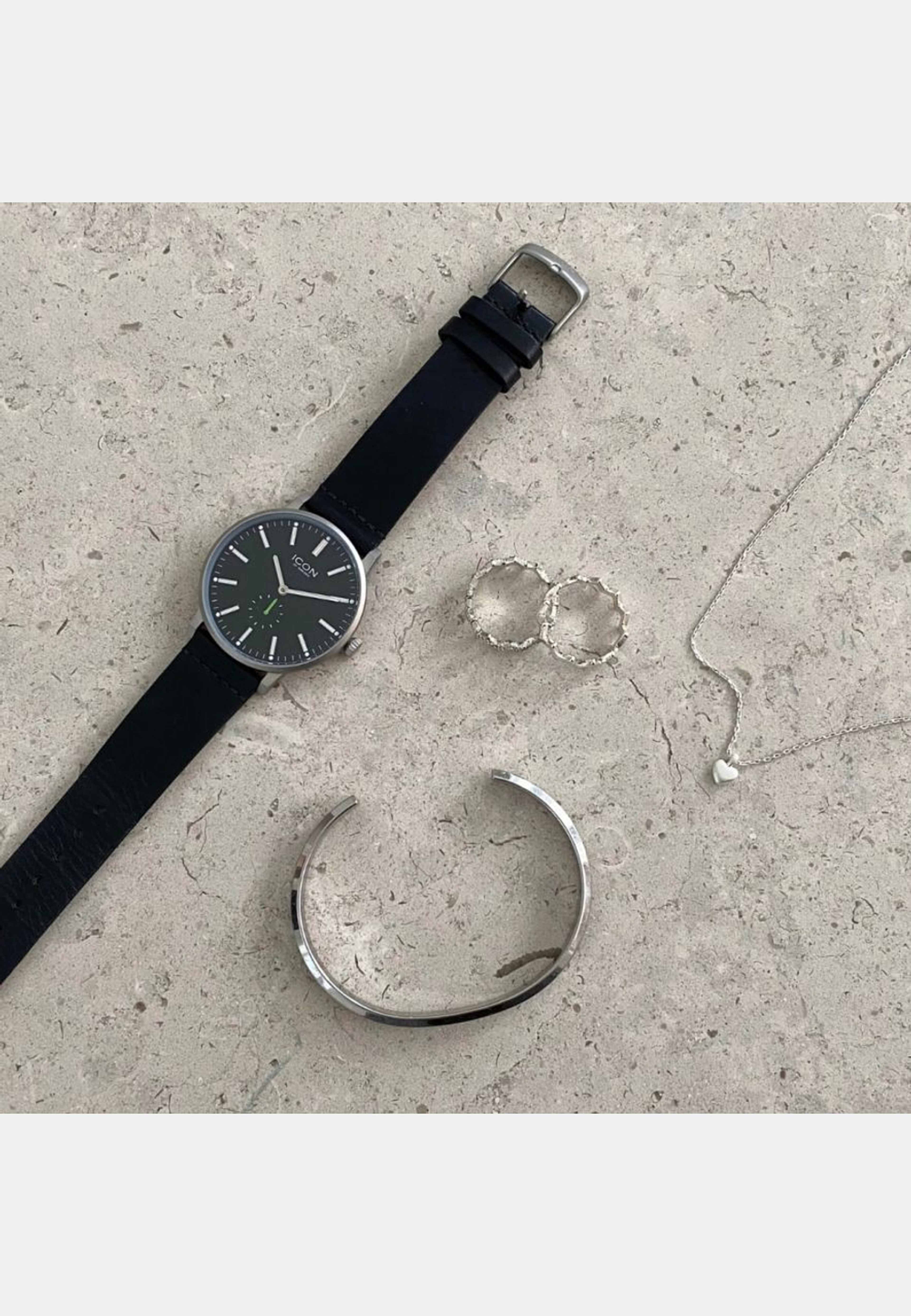 Armbandsur Lee 38 Mm, från Icon of Sweden, i färgen svart. Klicka för att öppna bilden i stort format