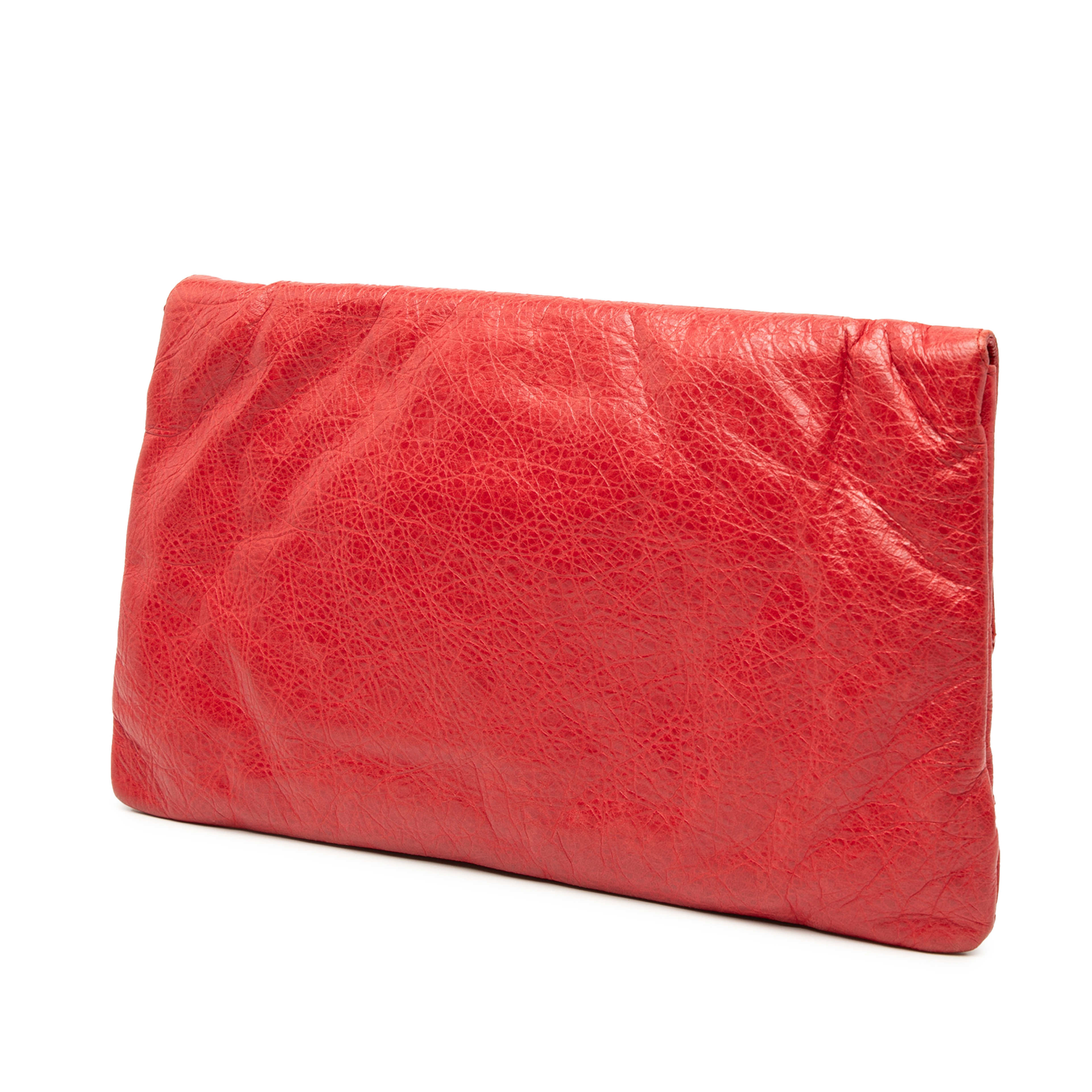 Balenciaga Lambskin Motocross Classic City Clutch, från Luxclusif, i färgen red. Klicka för att öppna bilden i stort format