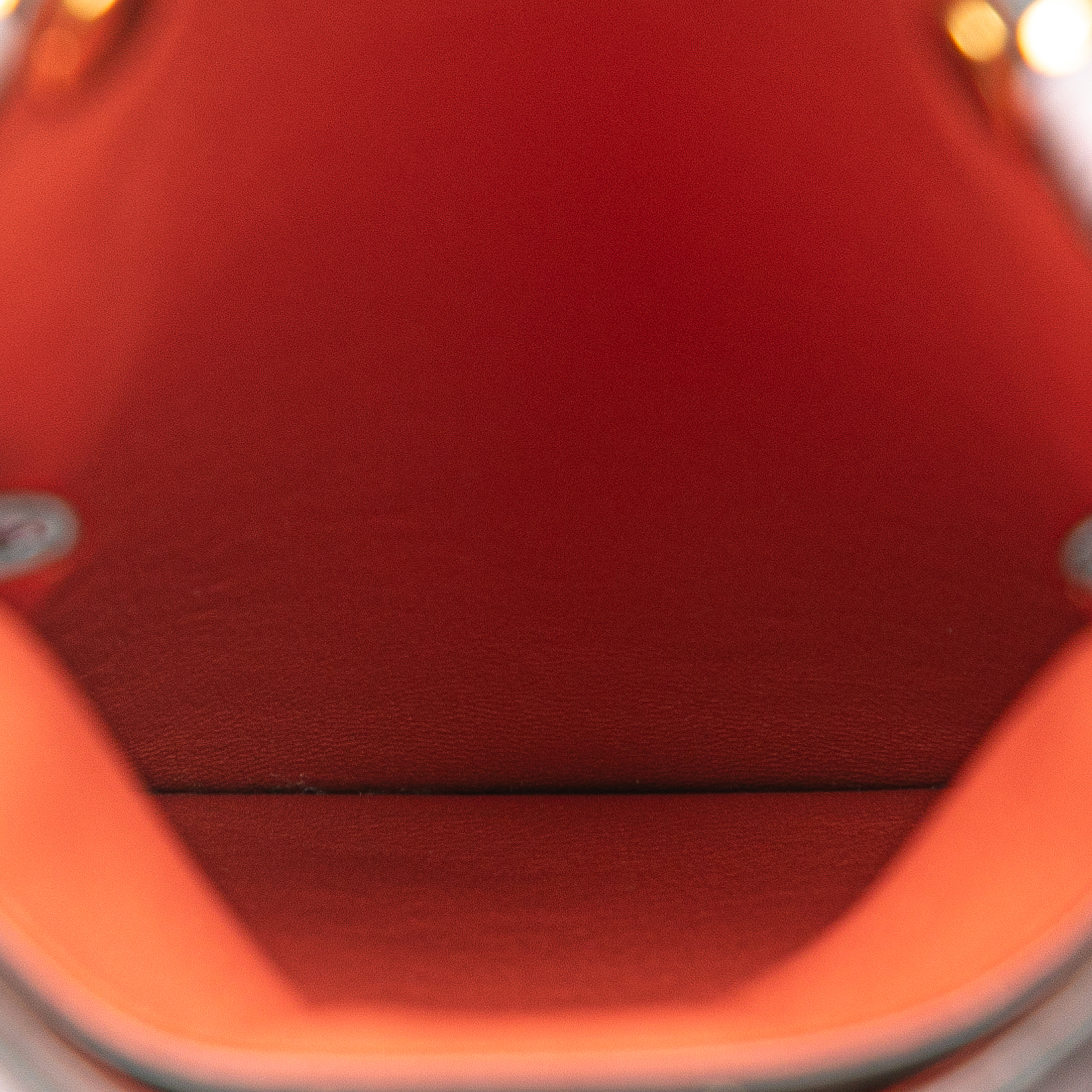 Fendi Leather Peek-a-phone Pouch Crossbody, från Luxclusif, i färgen light pink. Klicka för att öppna bilden i stort format