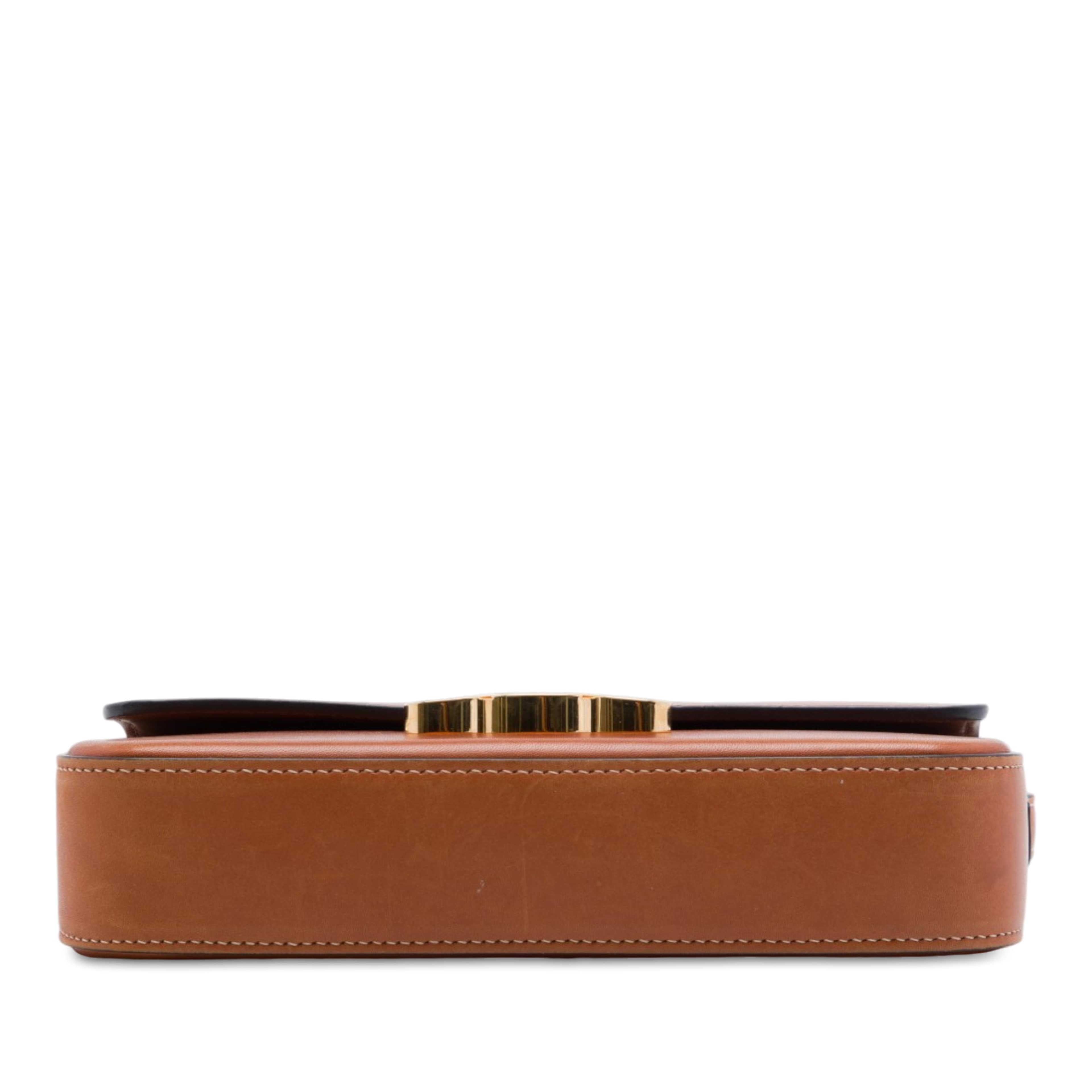 Celine Shiny Calfskin Claude Shoulder Bag, från Luxclusif, i färgen brun. Klicka för att öppna bilden i stort format