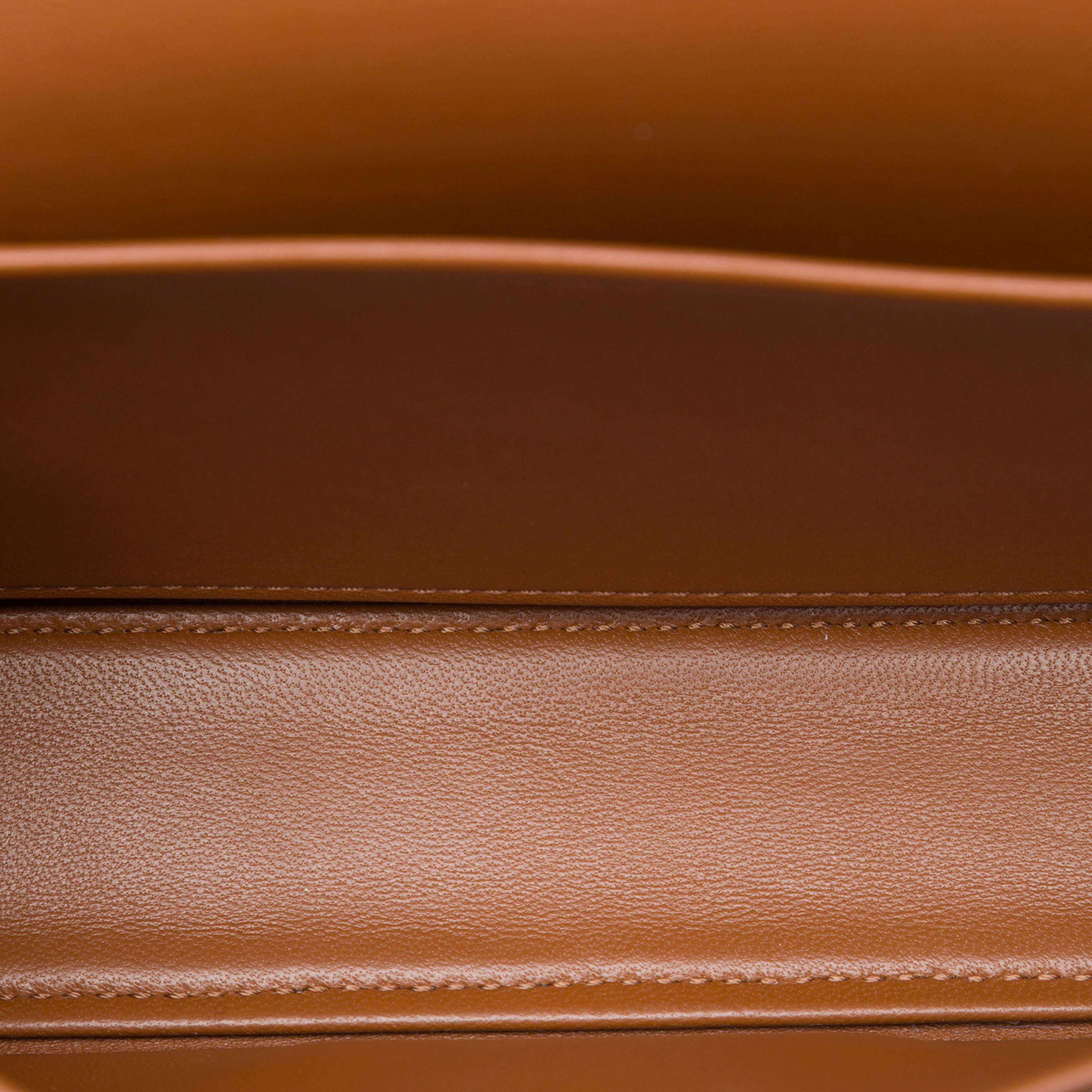 Celine Shiny Calfskin Claude Shoulder Bag, från Luxclusif, i färgen brun. Klicka för att öppna bilden i stort format