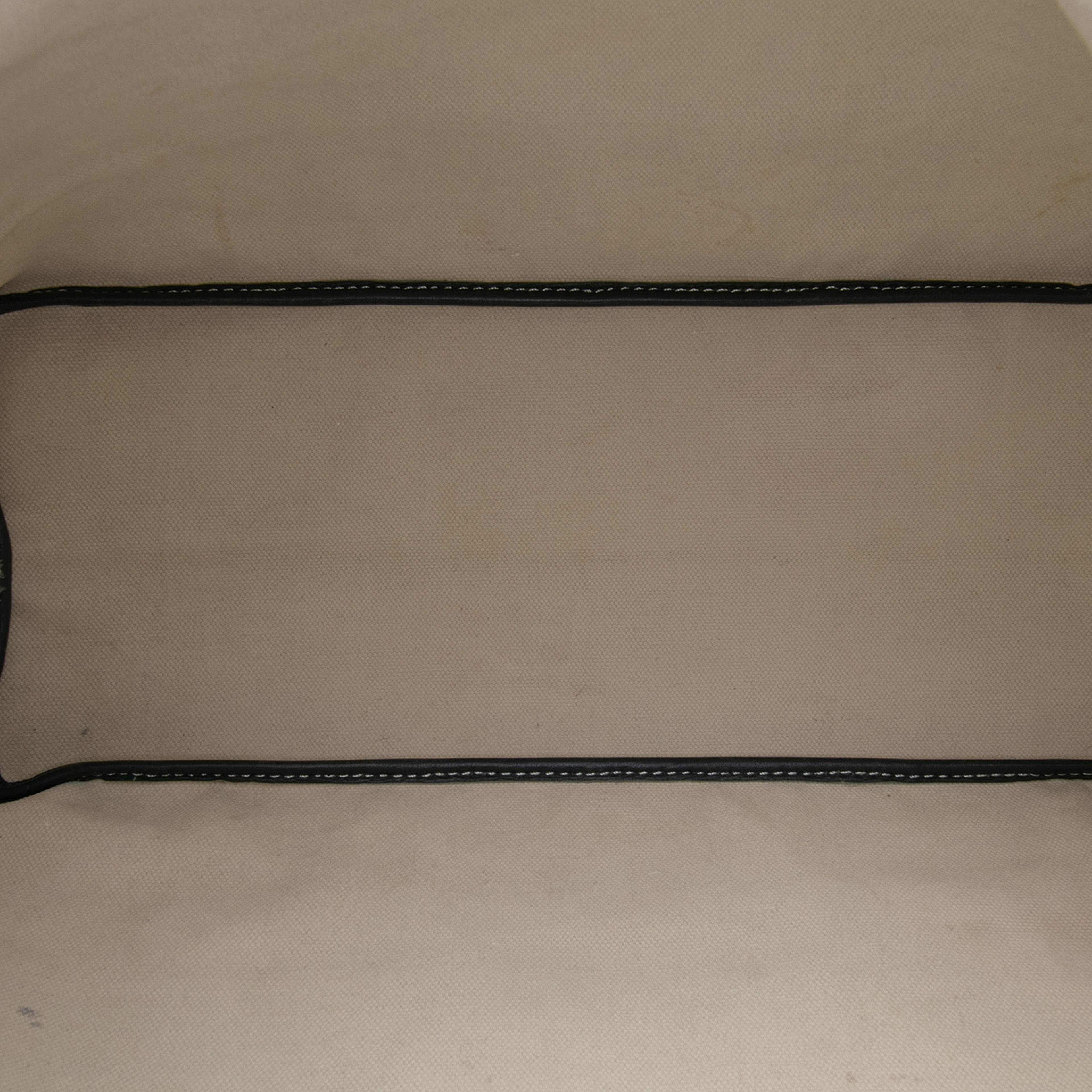 Goyard Goyardine Saint Louis Pm, från Luxclusif, i färgen gray. Klicka för att öppna bilden i stort format