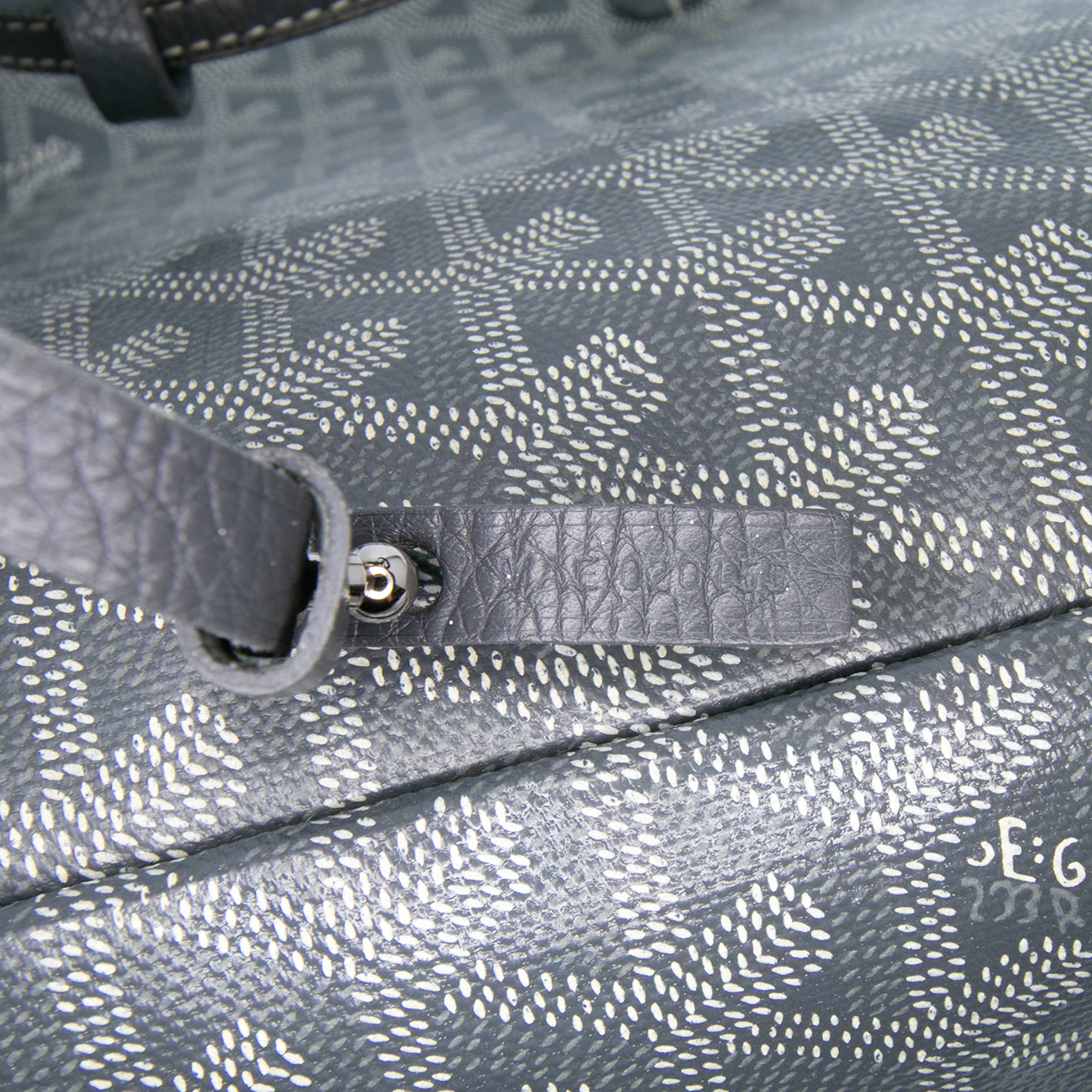 Goyard Goyardine Saint Louis Pm, från Luxclusif, i färgen gray. Klicka för att öppna bilden i stort format