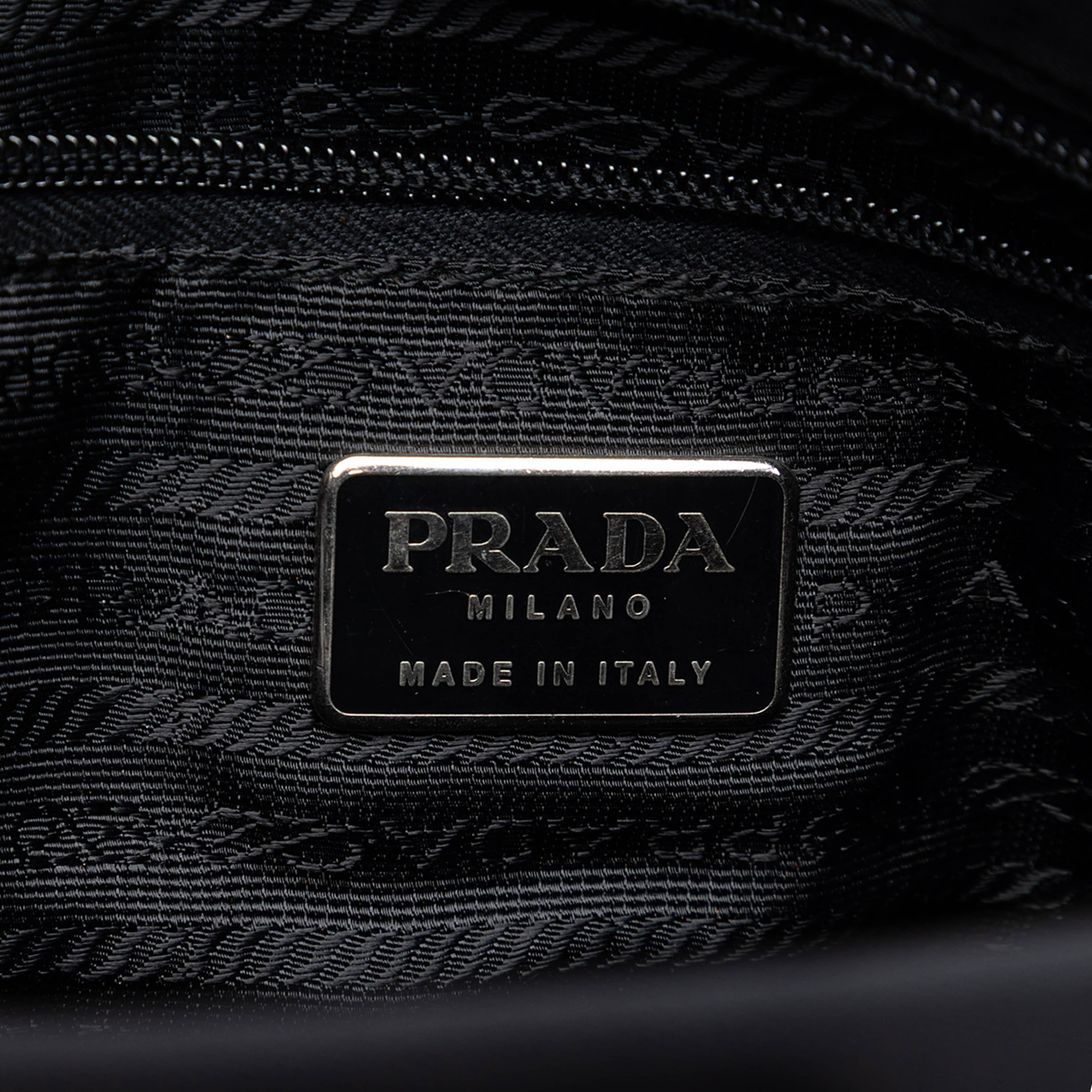 Prada Tessuto Tote, från Luxclusif, i färgen black. Klicka för att öppna bilden i stort format