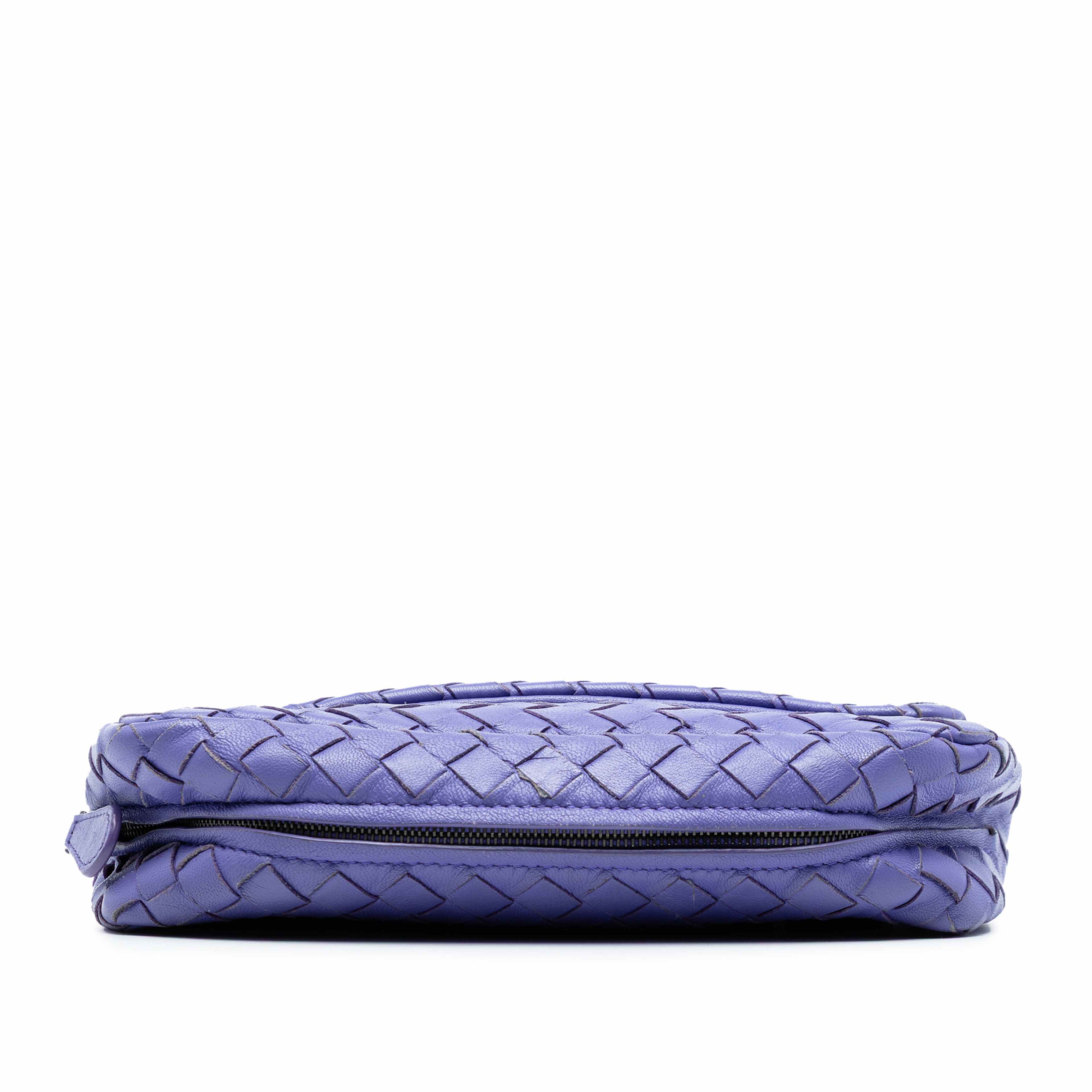 Bottega Veneta Mini Nappa Intrecciato Expandable Chain Flap Crossbody, från Luxclusif, i färgen purple. Klicka för att öppna bilden i stort format