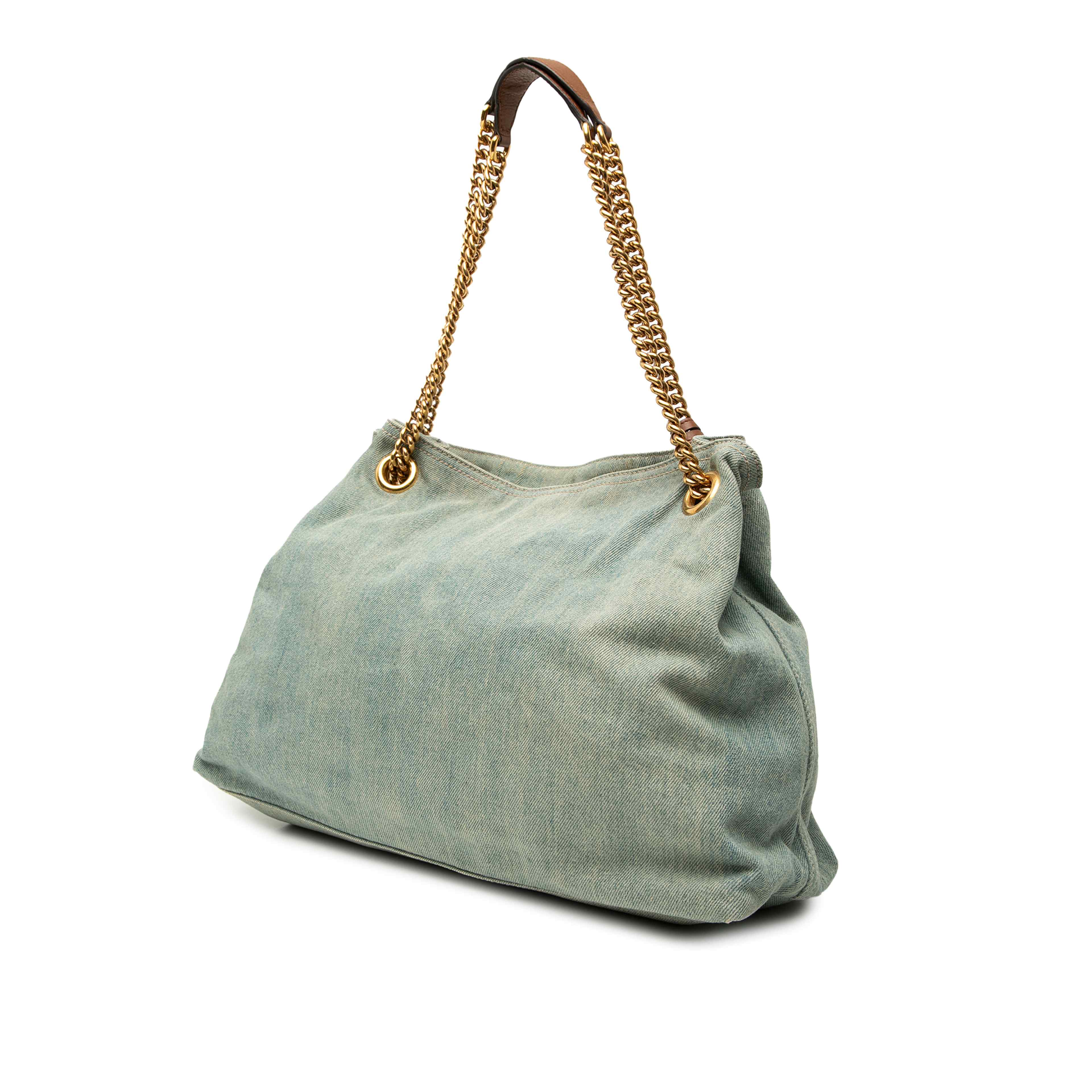 Gucci Medium Denim Soho Chain Tote, från Luxclusif, i färgen denim. Klicka för att öppna bilden i stort format