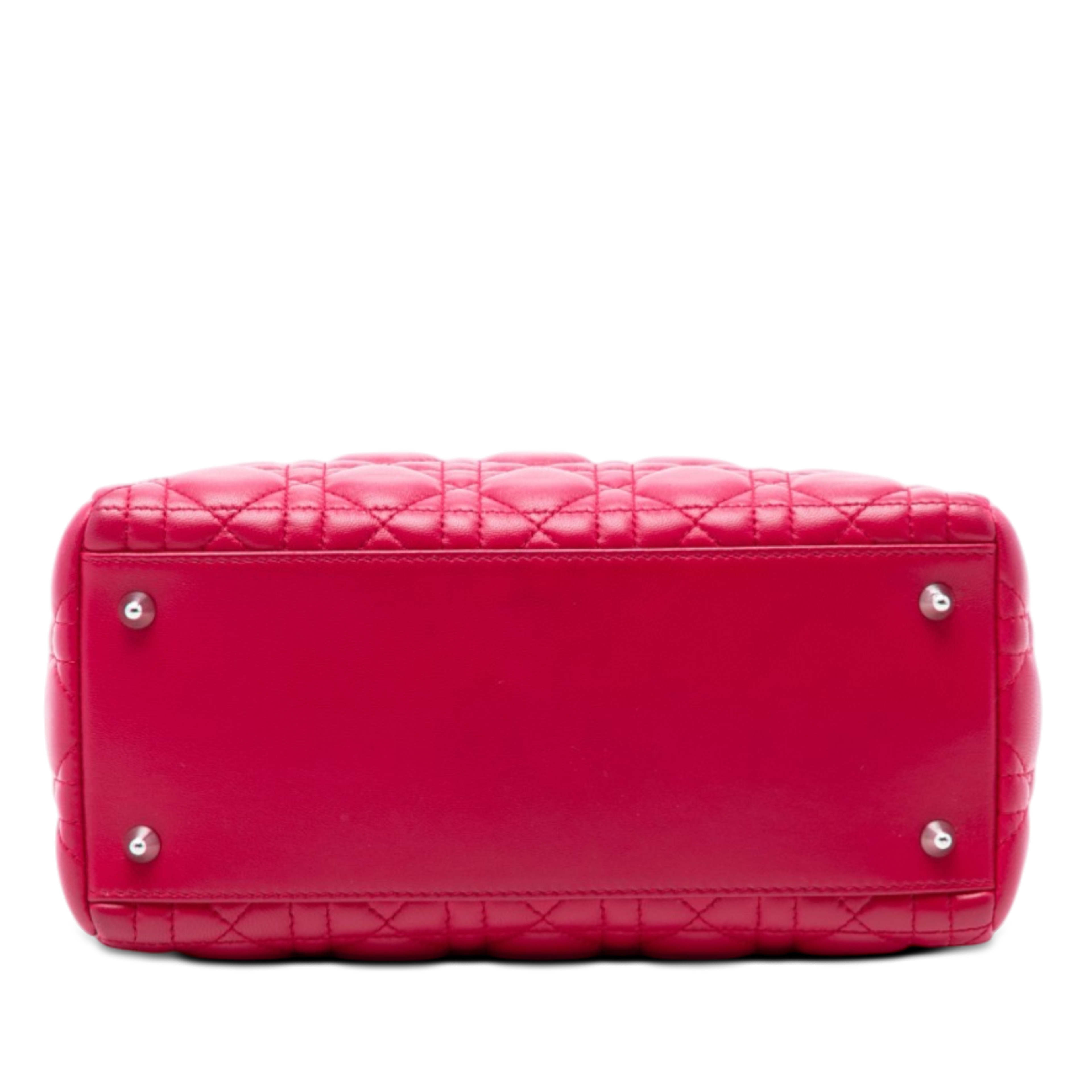 Dior Medium Lambskin Cannage Lady Dior, från Luxclusif, i färgen red. Klicka för att öppna bilden i stort format