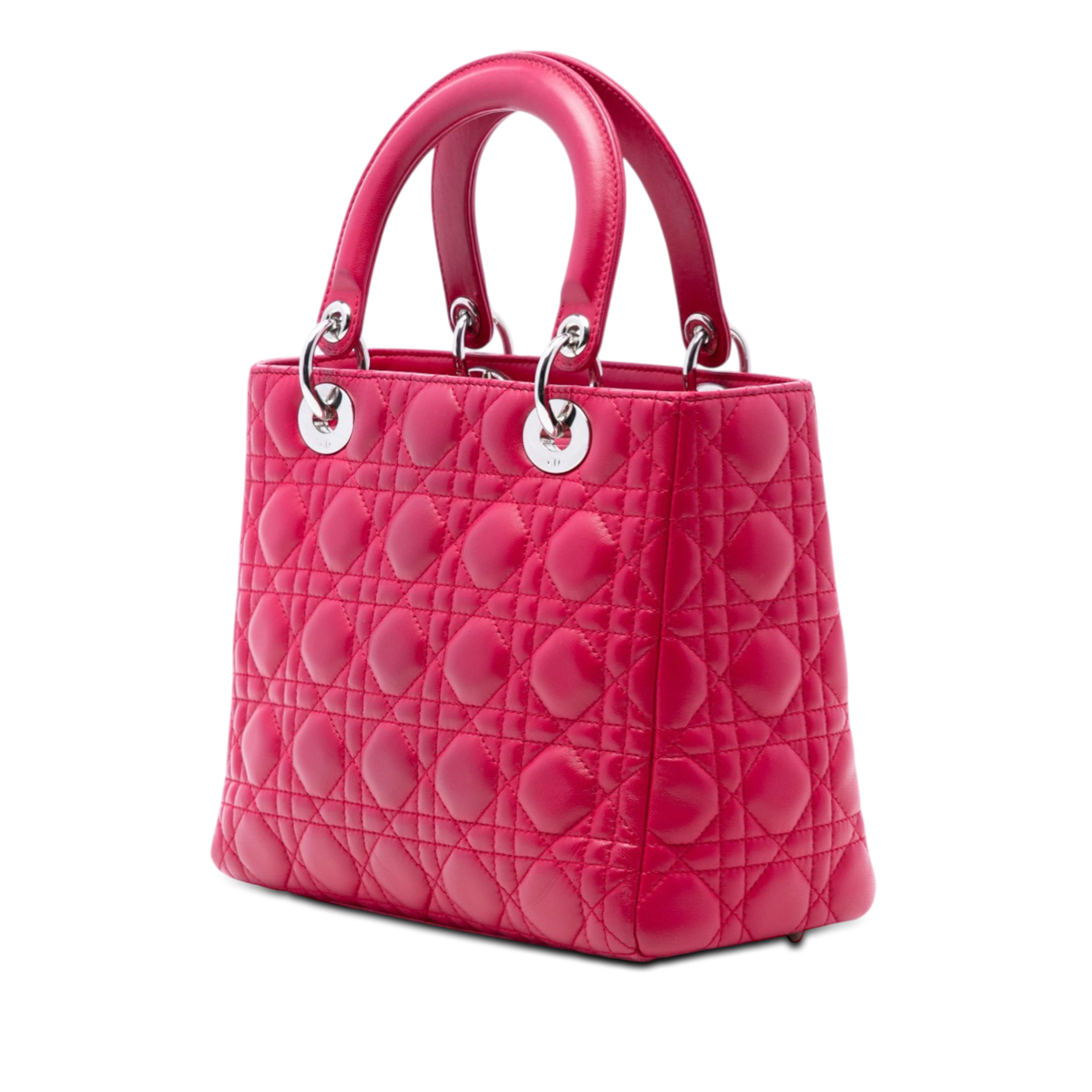 Dior Medium Lambskin Cannage Lady Dior, från Luxclusif, i färgen red. Klicka för att öppna bilden i stort format