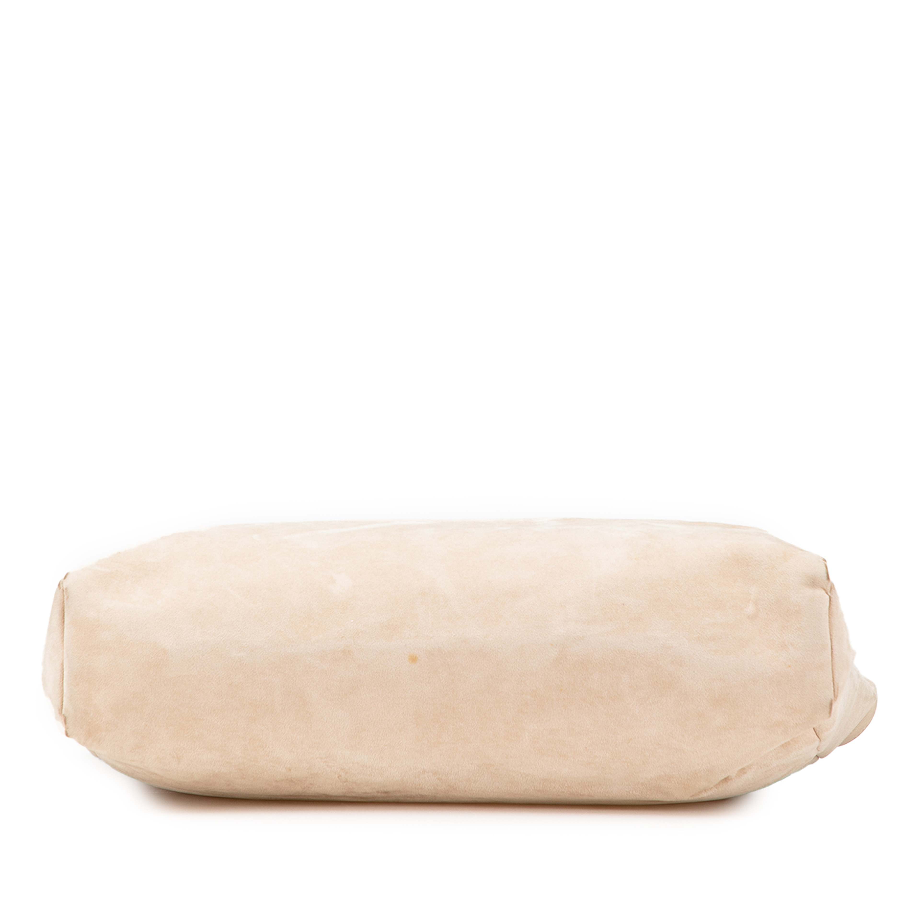 Gucci Suede Tote, från Luxclusif, i färgen light beige. Klicka för att öppna bilden i stort format