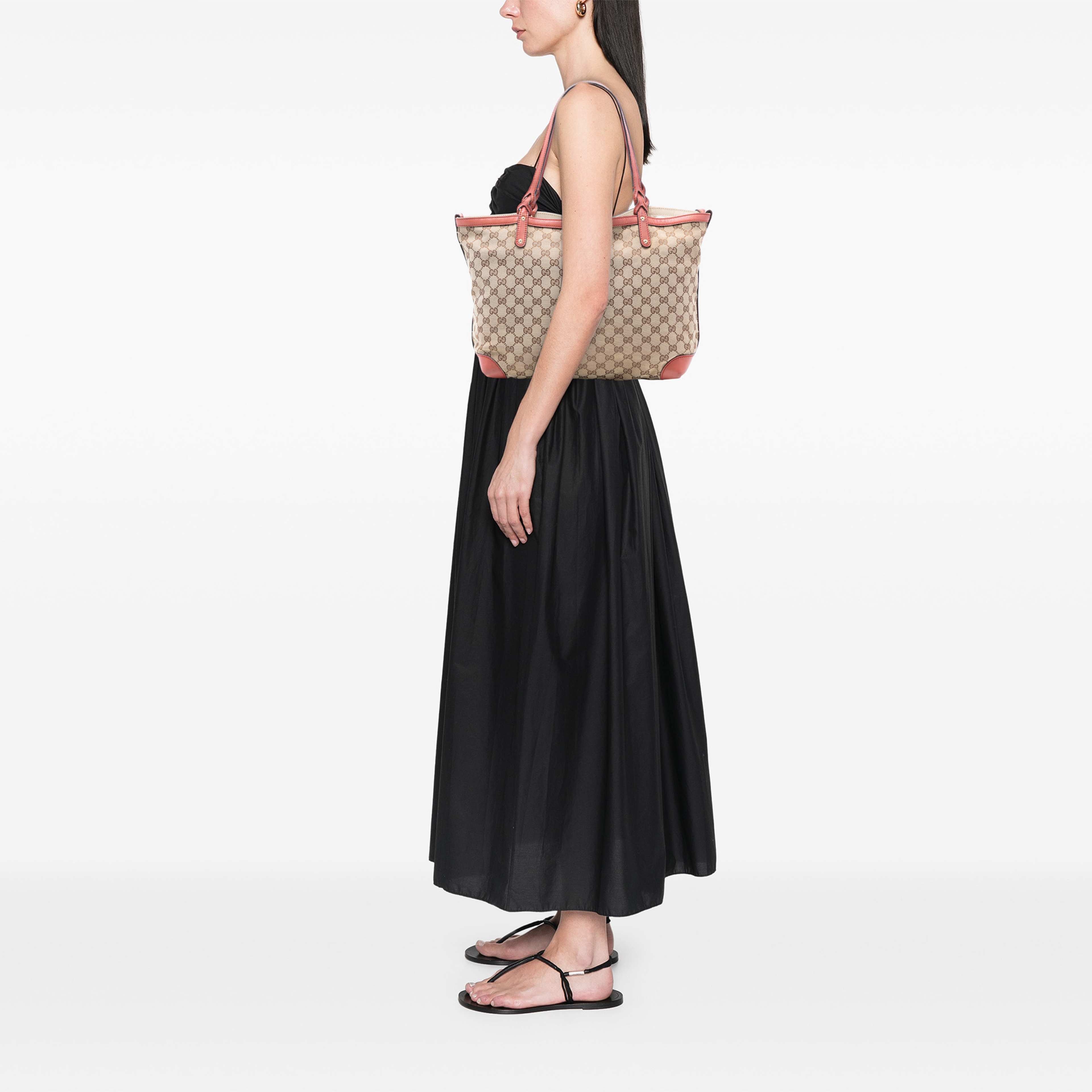 Gucci Medium Gg Canvas Craft Tote, från Luxclusif, i färgen röd. Klicka för att öppna bilden i stort format