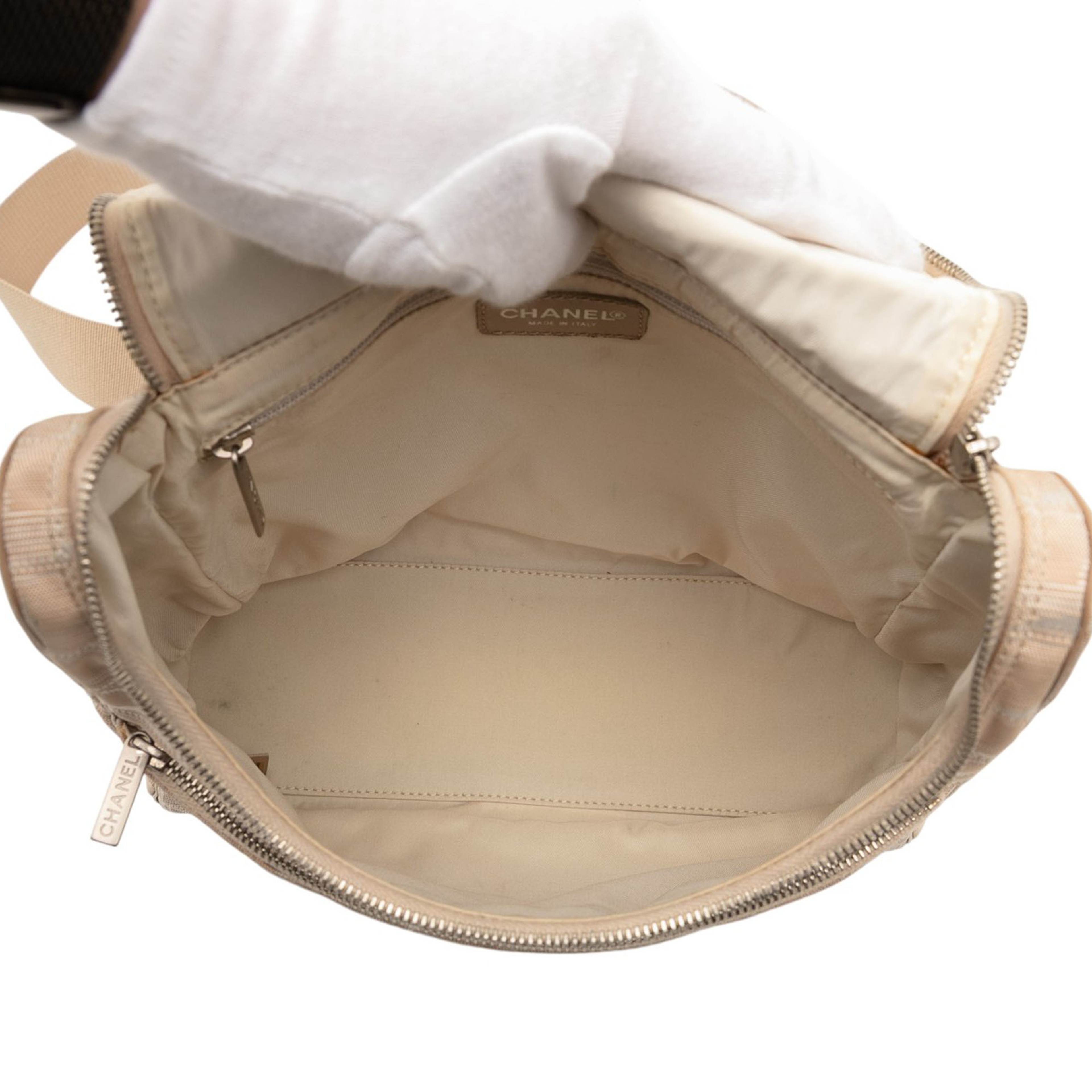 Chanel New Travel Line Nylon Backpack, från Luxclusif, i färgen beige. Klicka för att öppna bilden i stort format