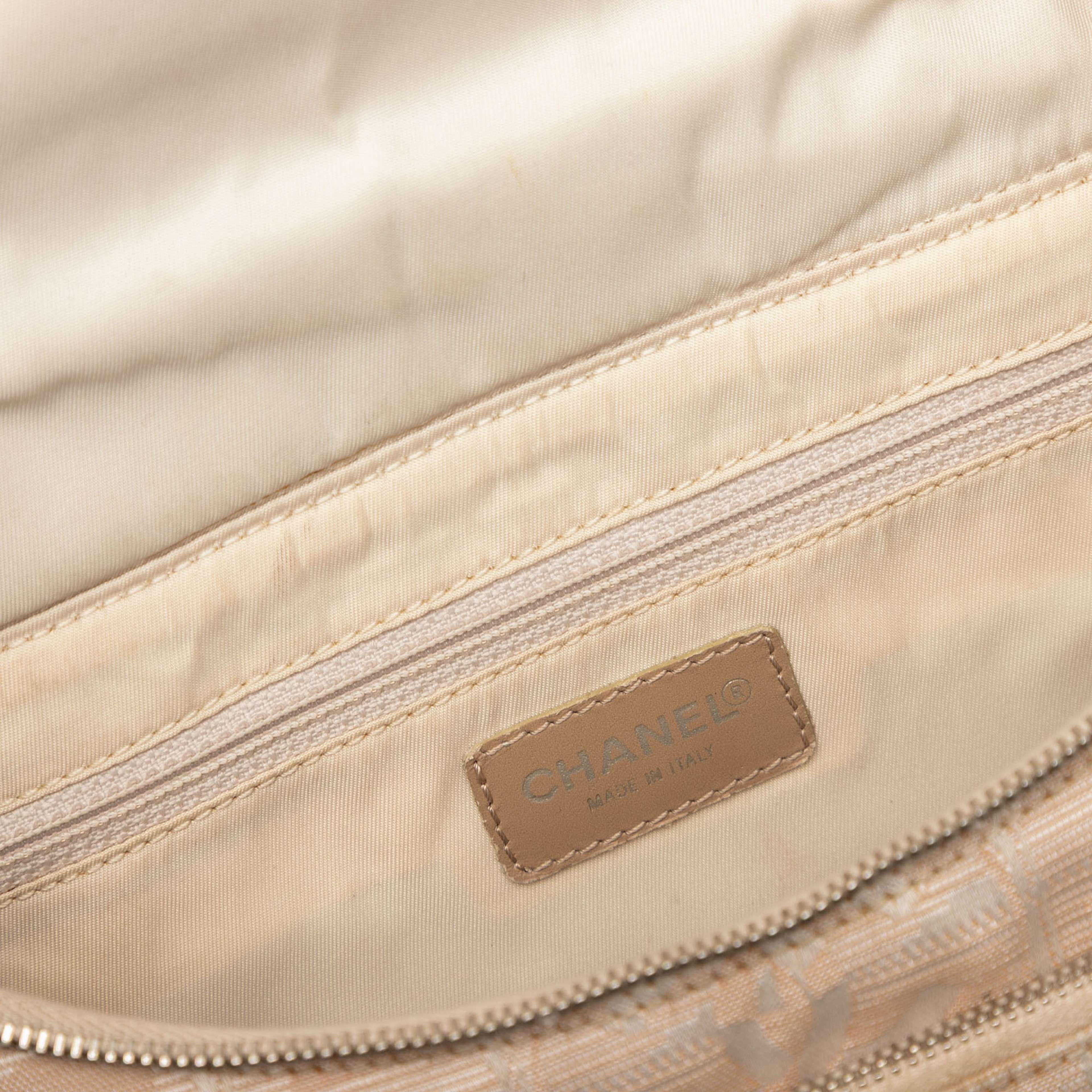 Chanel New Travel Line Nylon Backpack, från Luxclusif, i färgen beige. Klicka för att öppna bilden i stort format