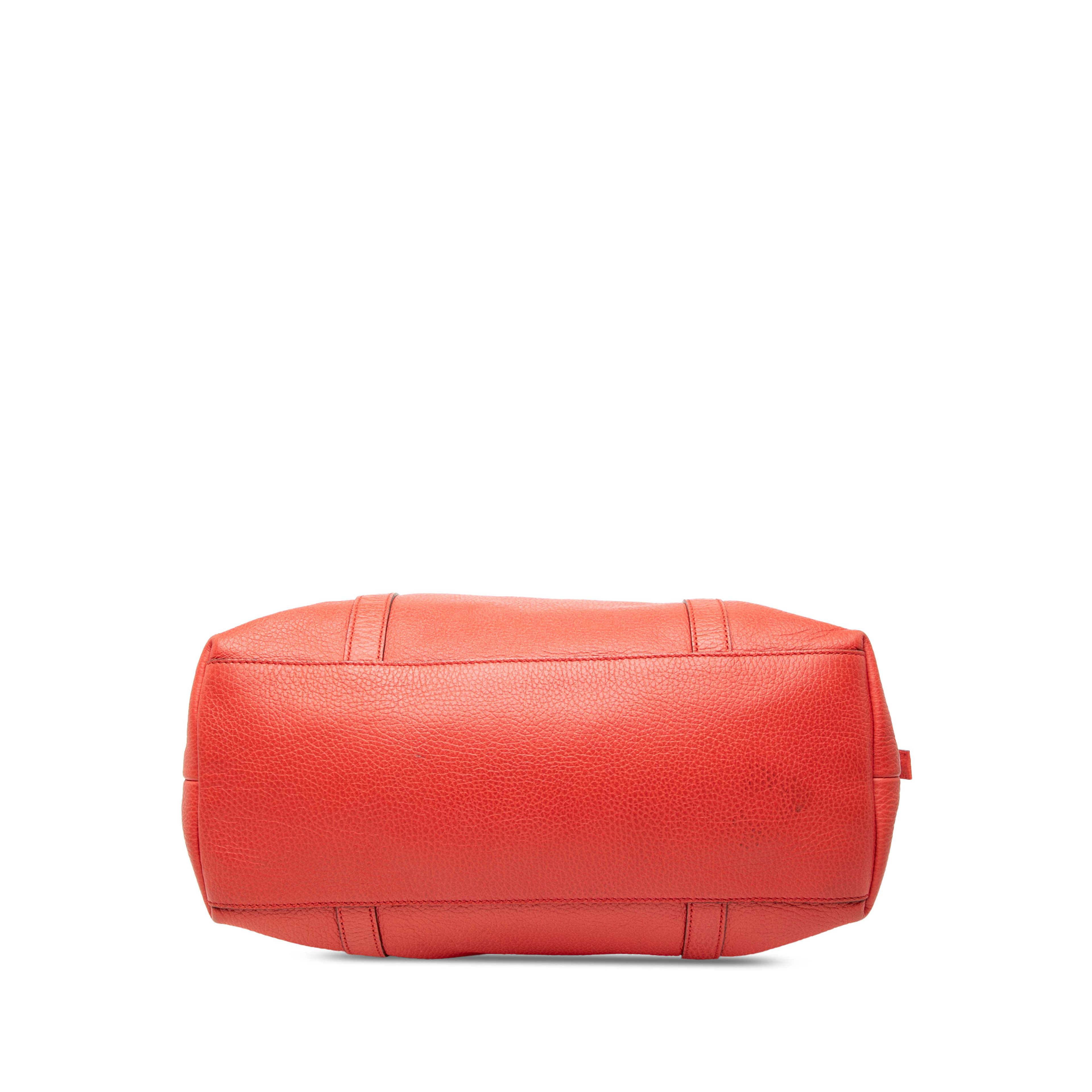 Gucci Large Calfskin Gg Charm Dome Satchel, från Luxclusif, i färgen röd. Klicka för att öppna bilden i stort format