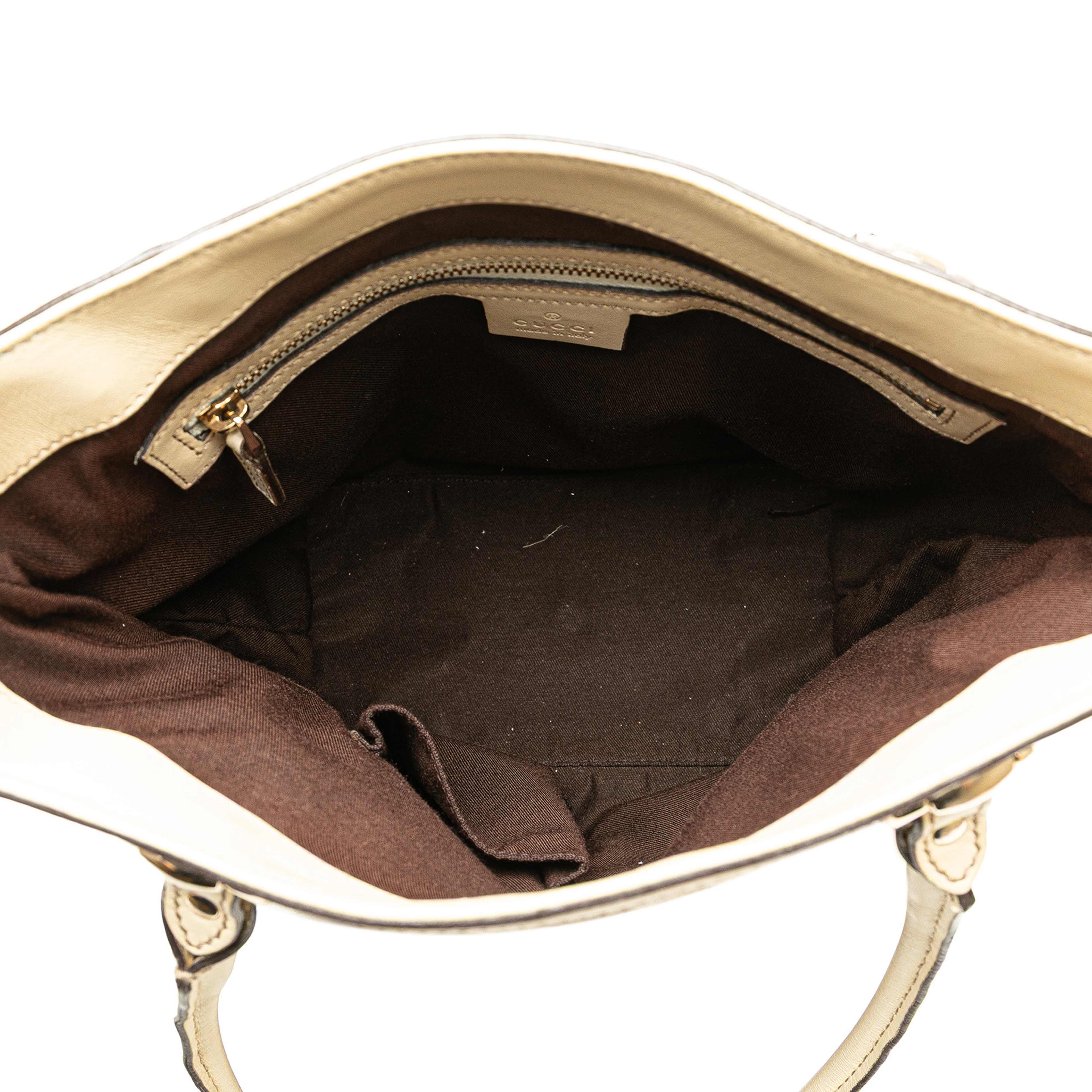 Gucci Gg Canvas Handbag, från Luxclusif, i färgen beige. Klicka för att öppna bilden i stort format