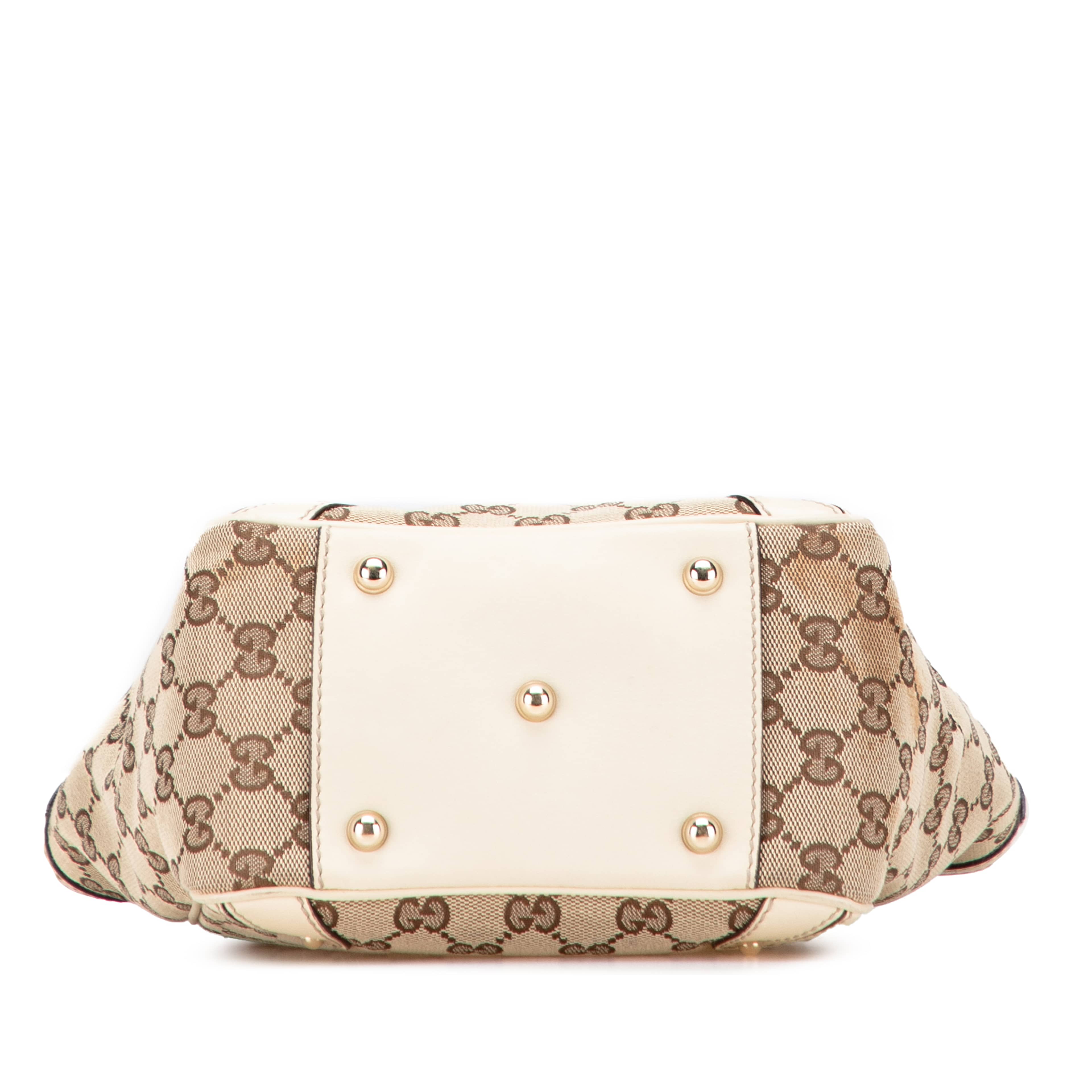 Gucci Gg Canvas Handbag, från Luxclusif, i färgen beige. Klicka för att öppna bilden i stort format