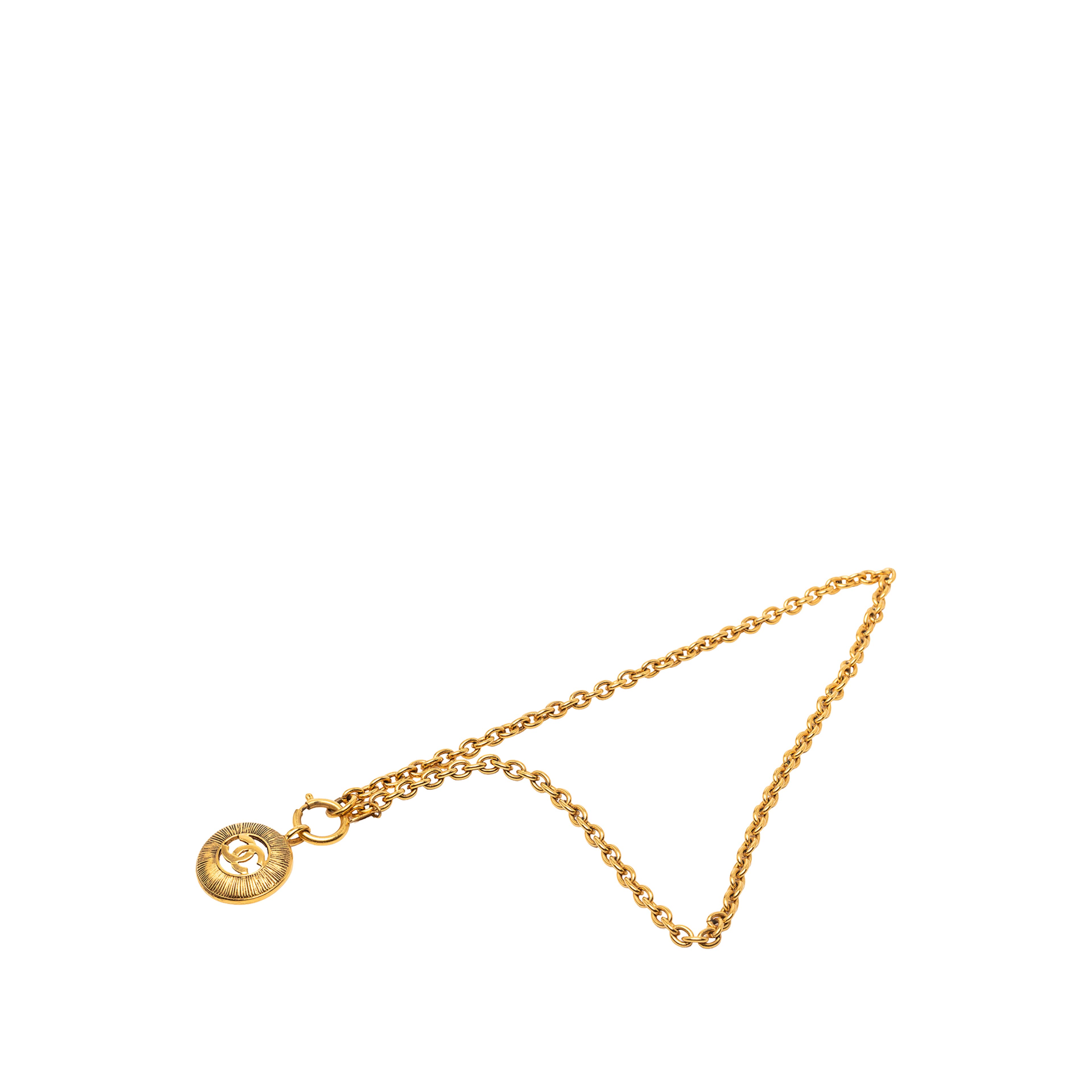 Chanel Cc Gold Plated Round Pendant Necklace, från Luxclusif, i färgen gold. Klicka för att öppna bilden i stort format
