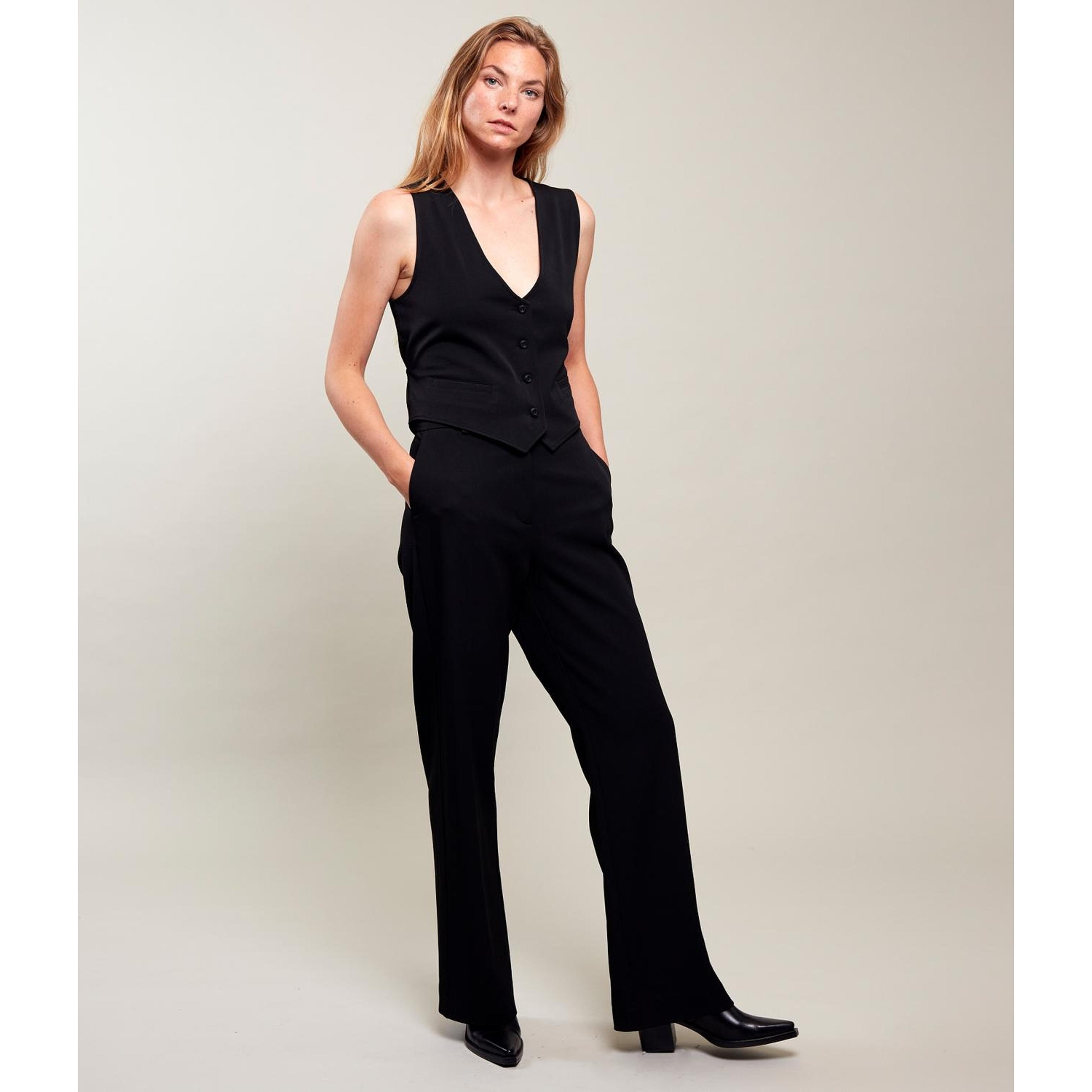 Lova Vest Suited