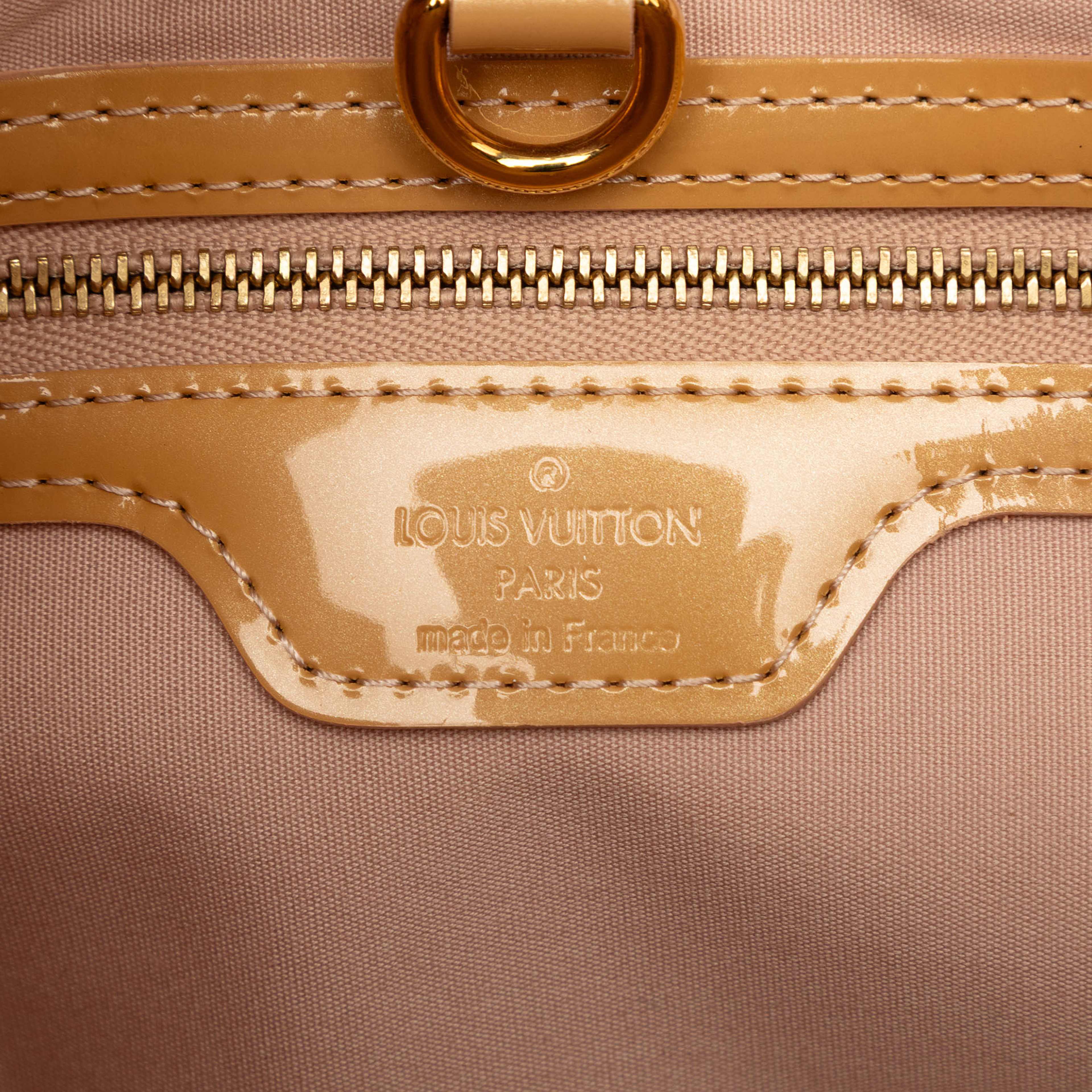 Louis Vuitton Monogram Vernis Wilshire Pm, från Luxclusif, i färgen gold. Klicka för att öppna bilden i stort format