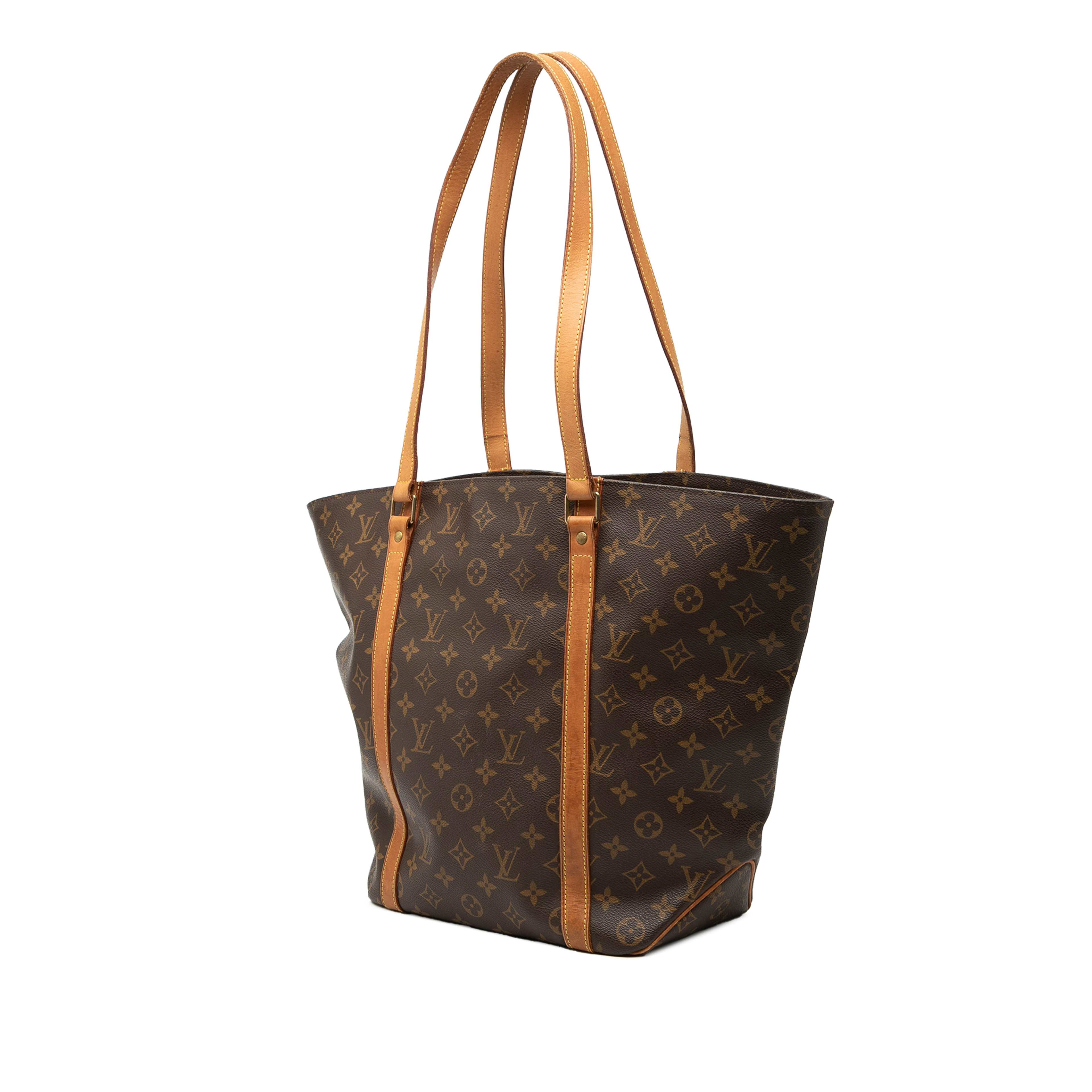 Louis Vuitton Monogram Sac Shopping, från Luxclusif, i färgen brown. Klicka för att öppna bilden i stort format