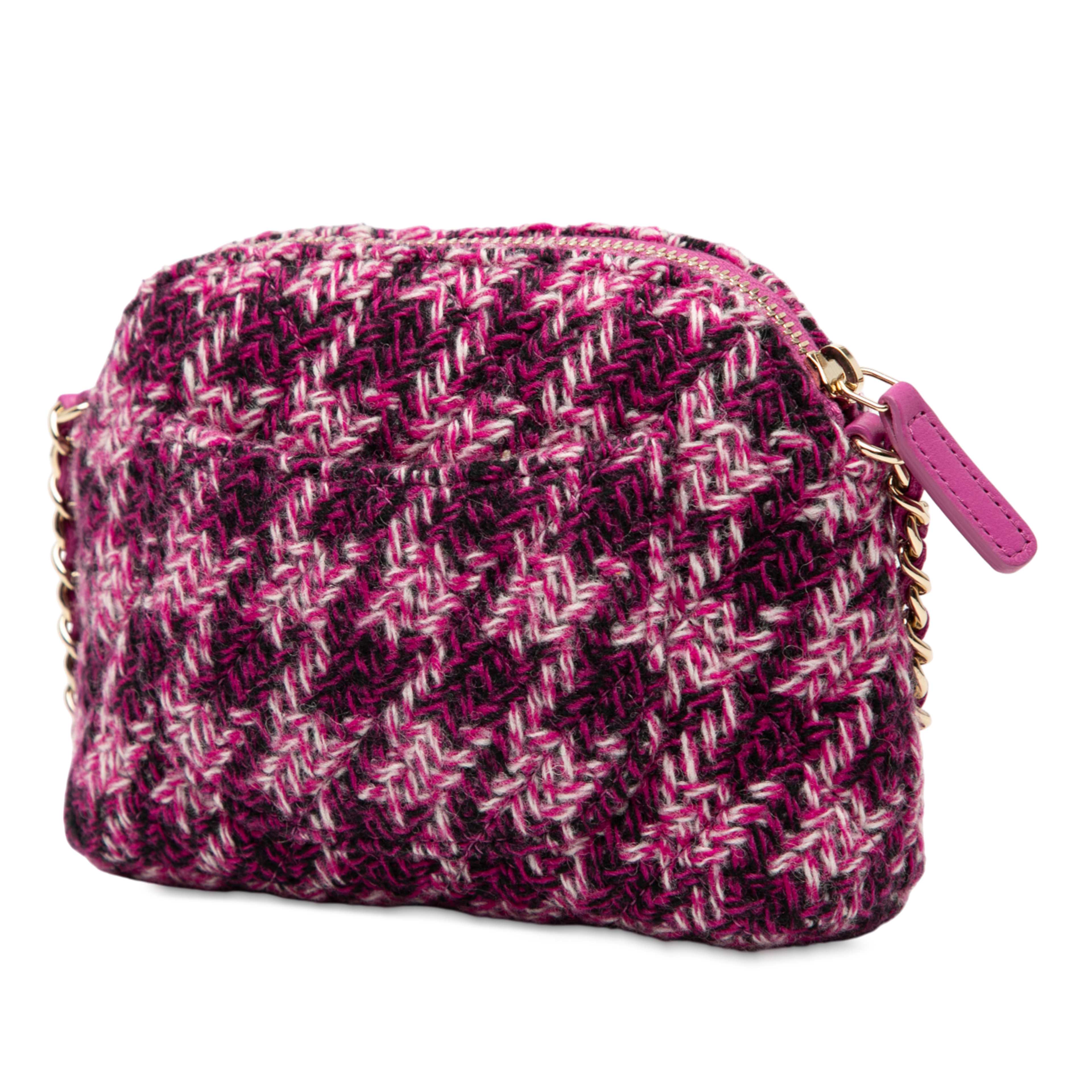 Chanel Cc Tweed Houndstooth Clutch On Chain, från Luxclusif, i färgen magenta. Klicka för att öppna bilden i stort format