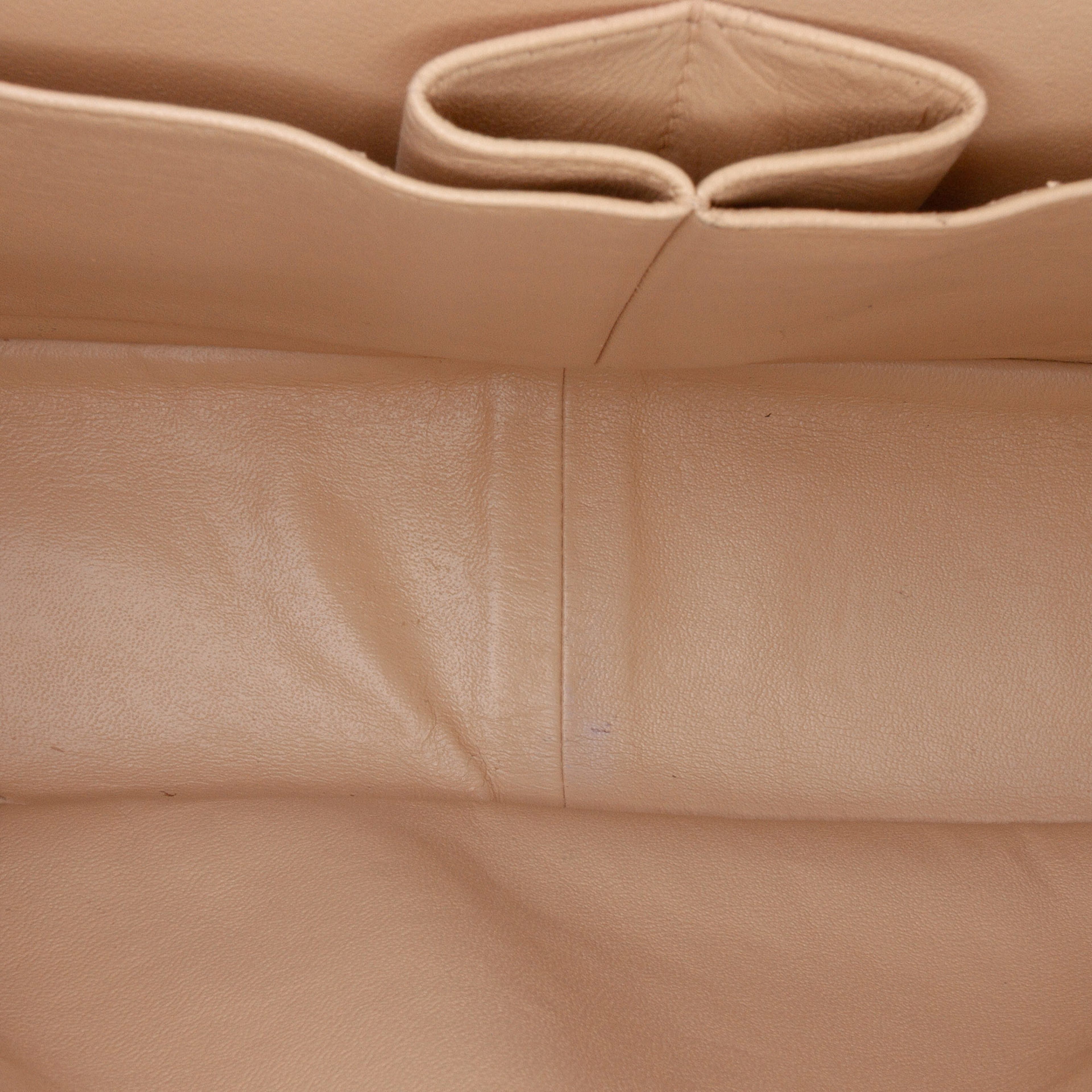 Chanel Jumbo Classic Caviar Double Flap, från Luxclusif, i färgen nude.