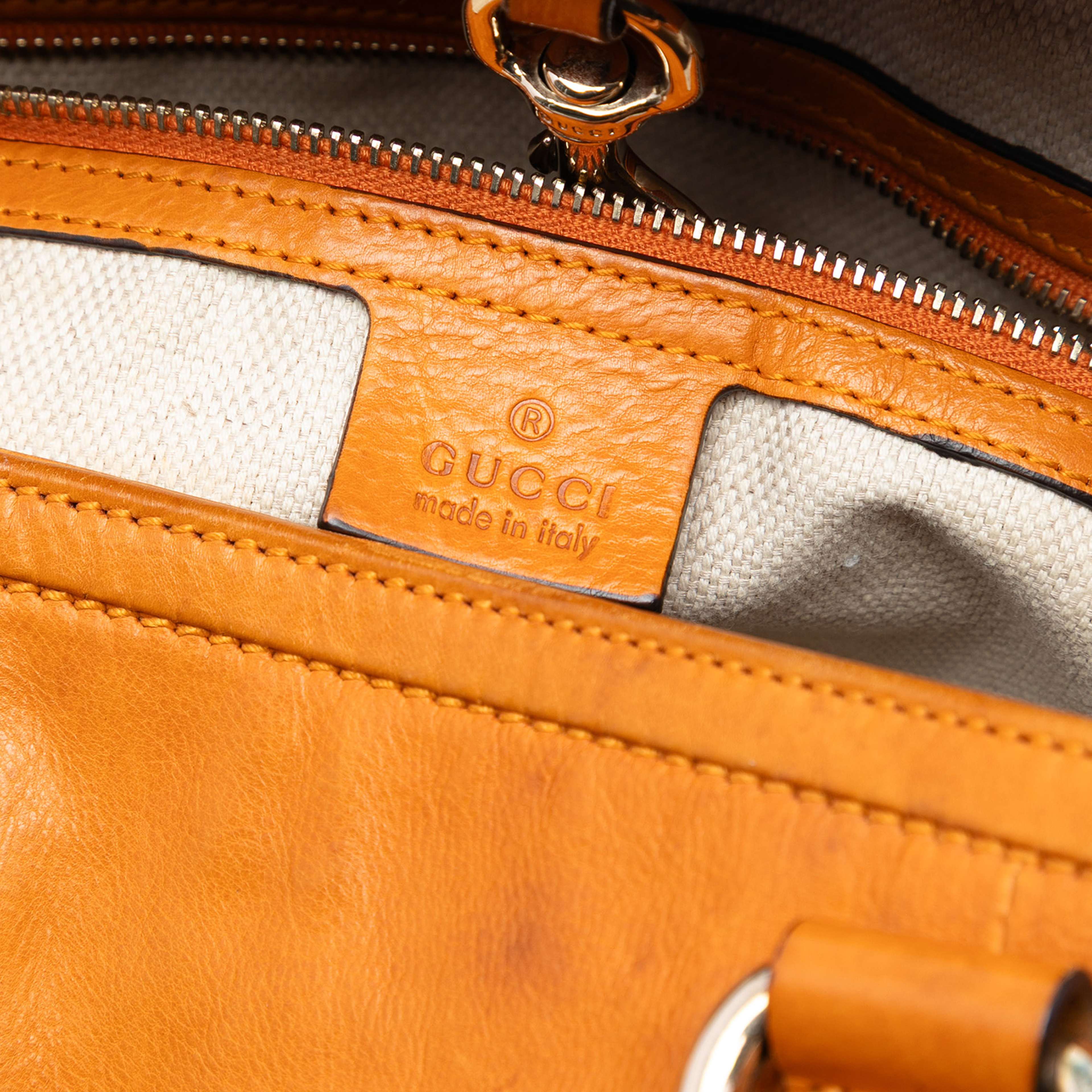 Gucci Leather 1973 Satchel, från Luxclusif, i färgen orange. Klicka för att öppna bilden i stort format