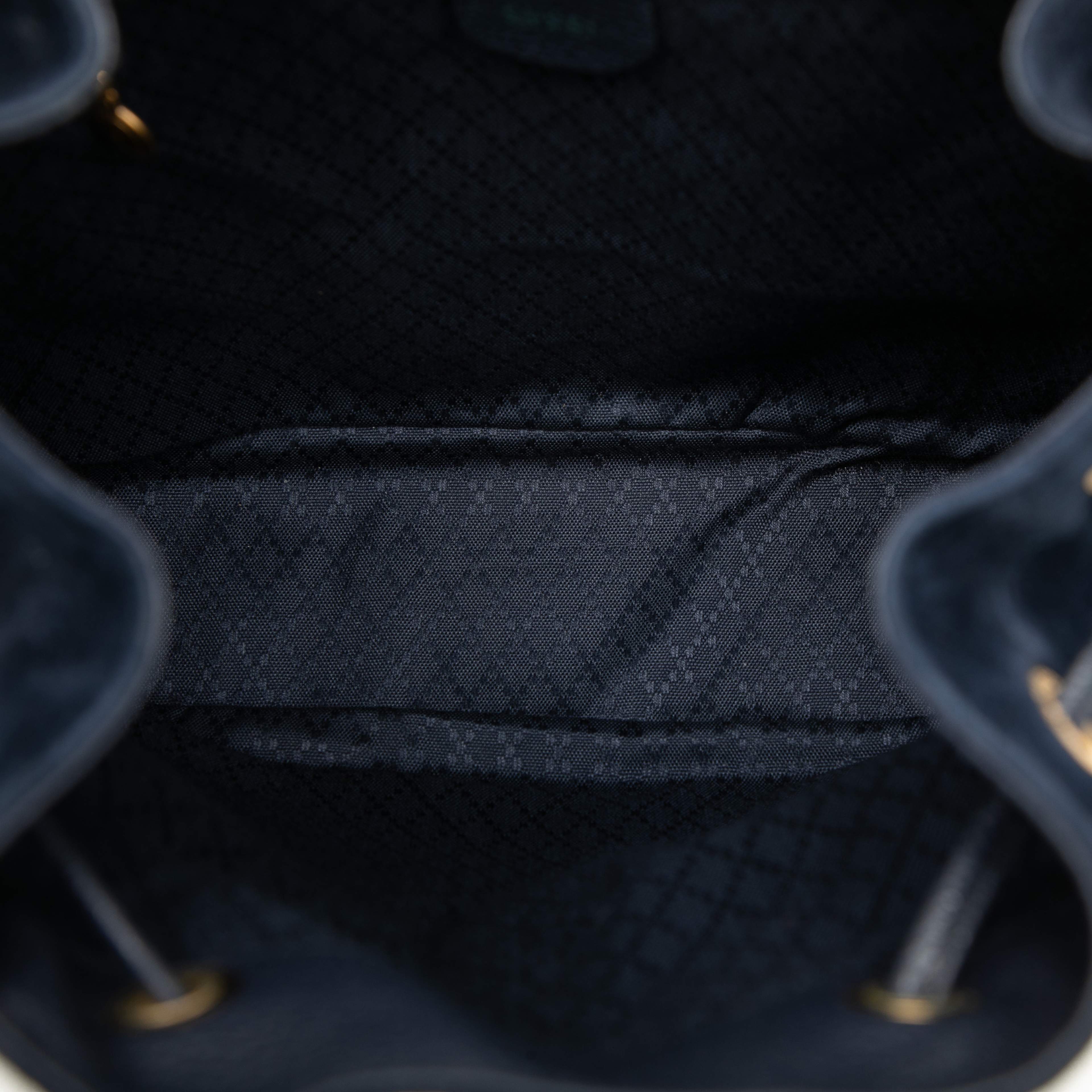 Gucci Suede Bamboo Backpack, från Luxclusif, i färgen navy. Klicka för att öppna bilden i stort format
