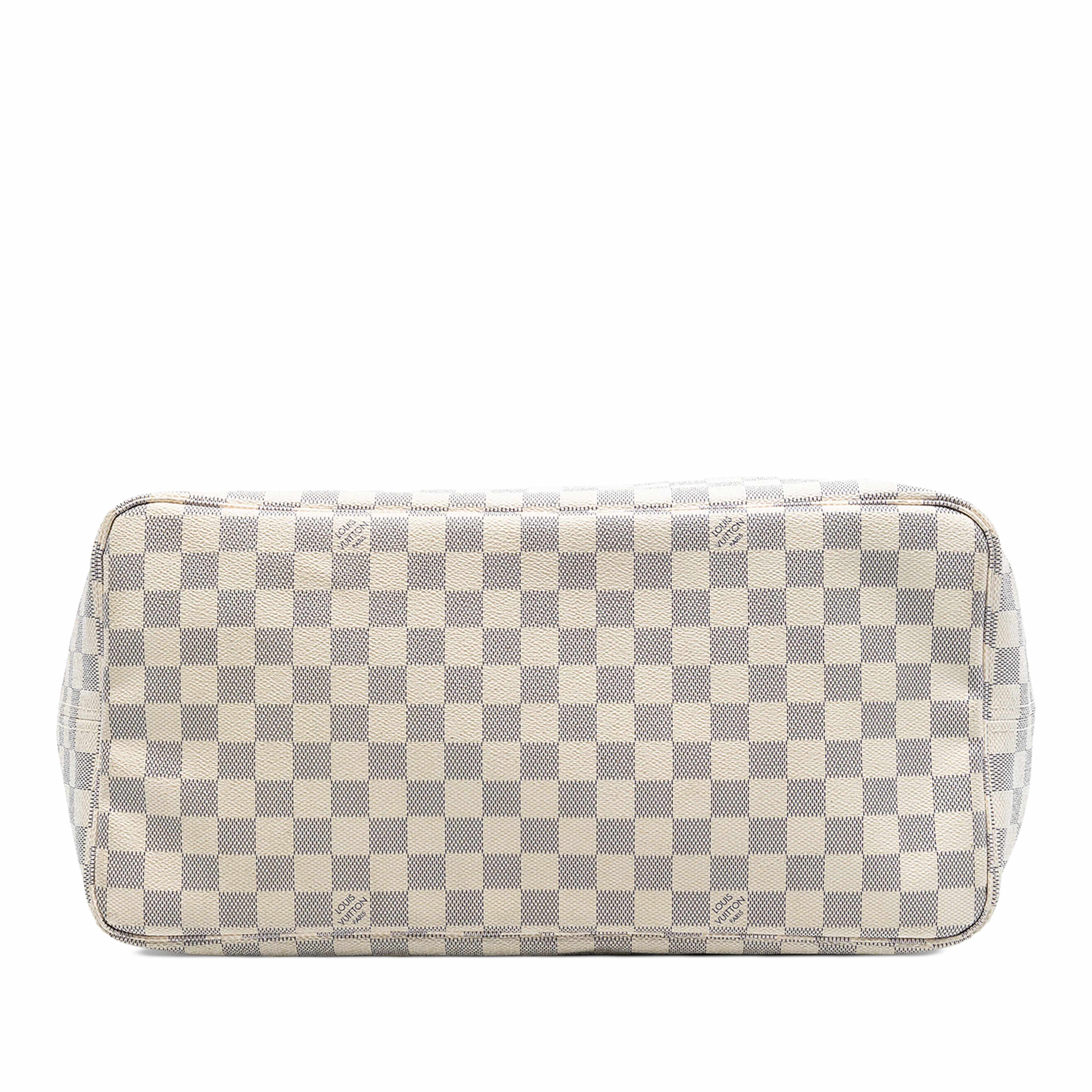 Louis Vuitton Damier Azur Neverfull Gm, från Luxclusif, i färgen white. Klicka för att öppna bilden i stort format