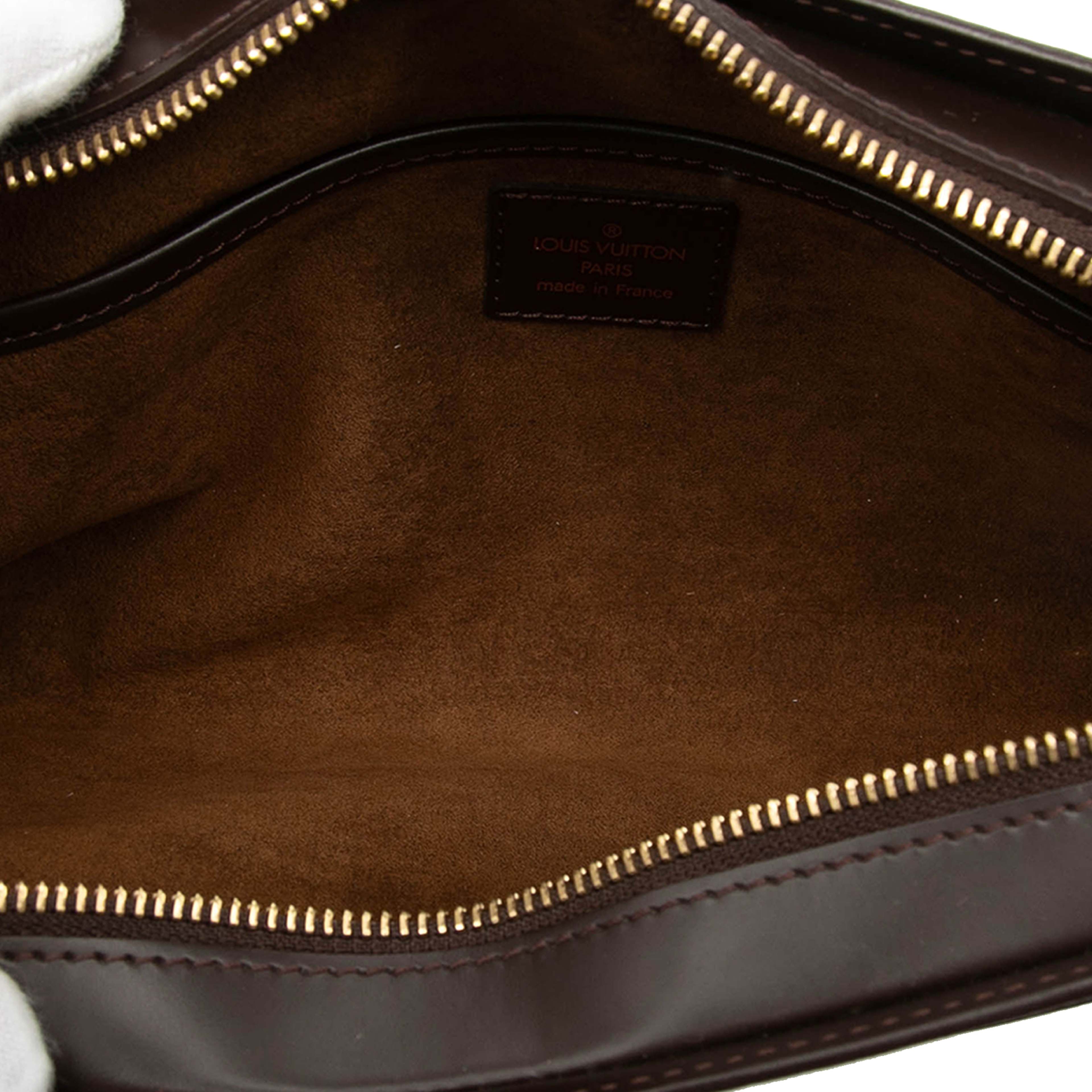 Louis Vuitton Damier Ebene Saint Louis Pochette, från Luxclusif, i färgen brown. Klicka för att öppna bilden i stort format