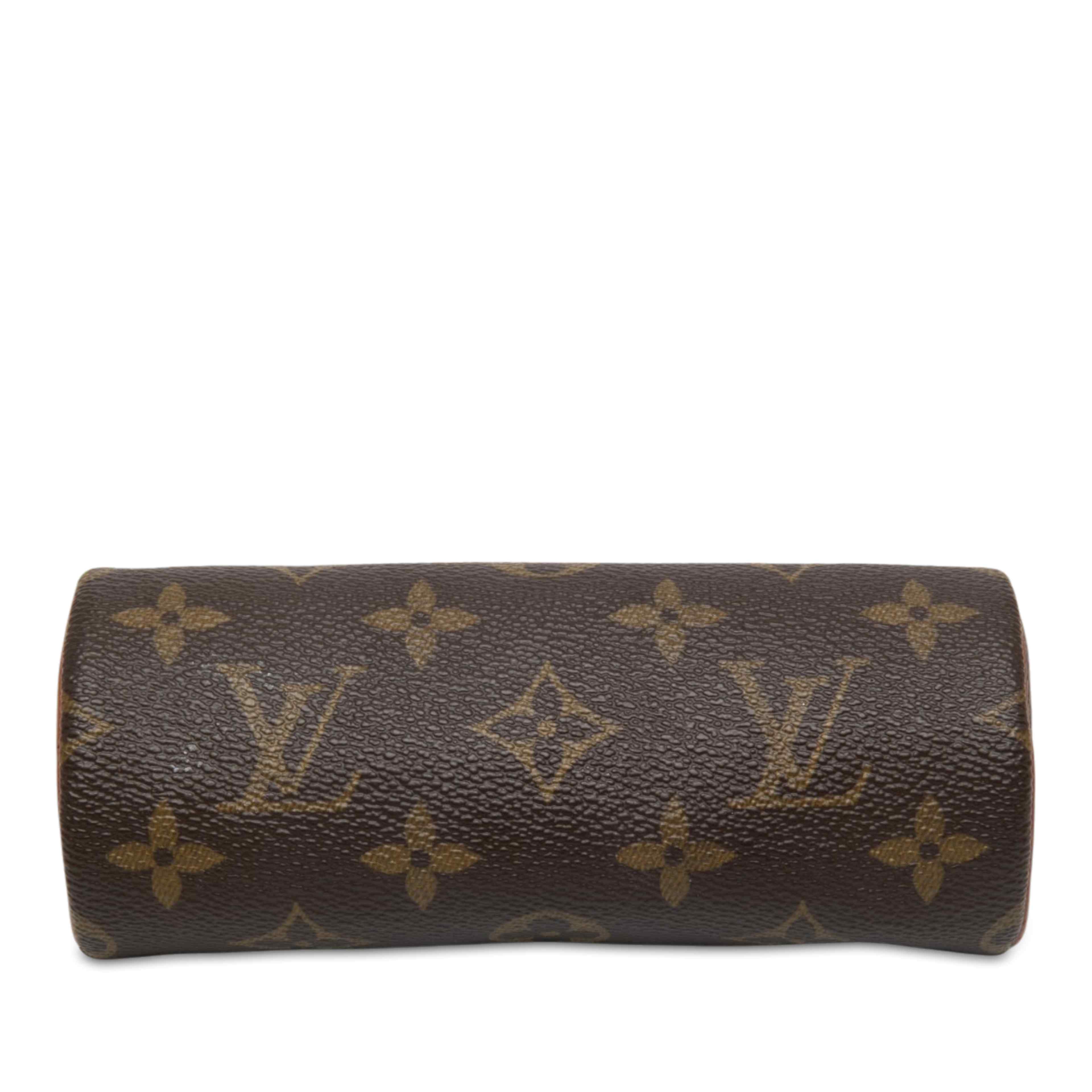 Louis Vuitton Monogram Papillon Pochette, från Luxclusif, i färgen brun. Klicka för att öppna bilden i stort format