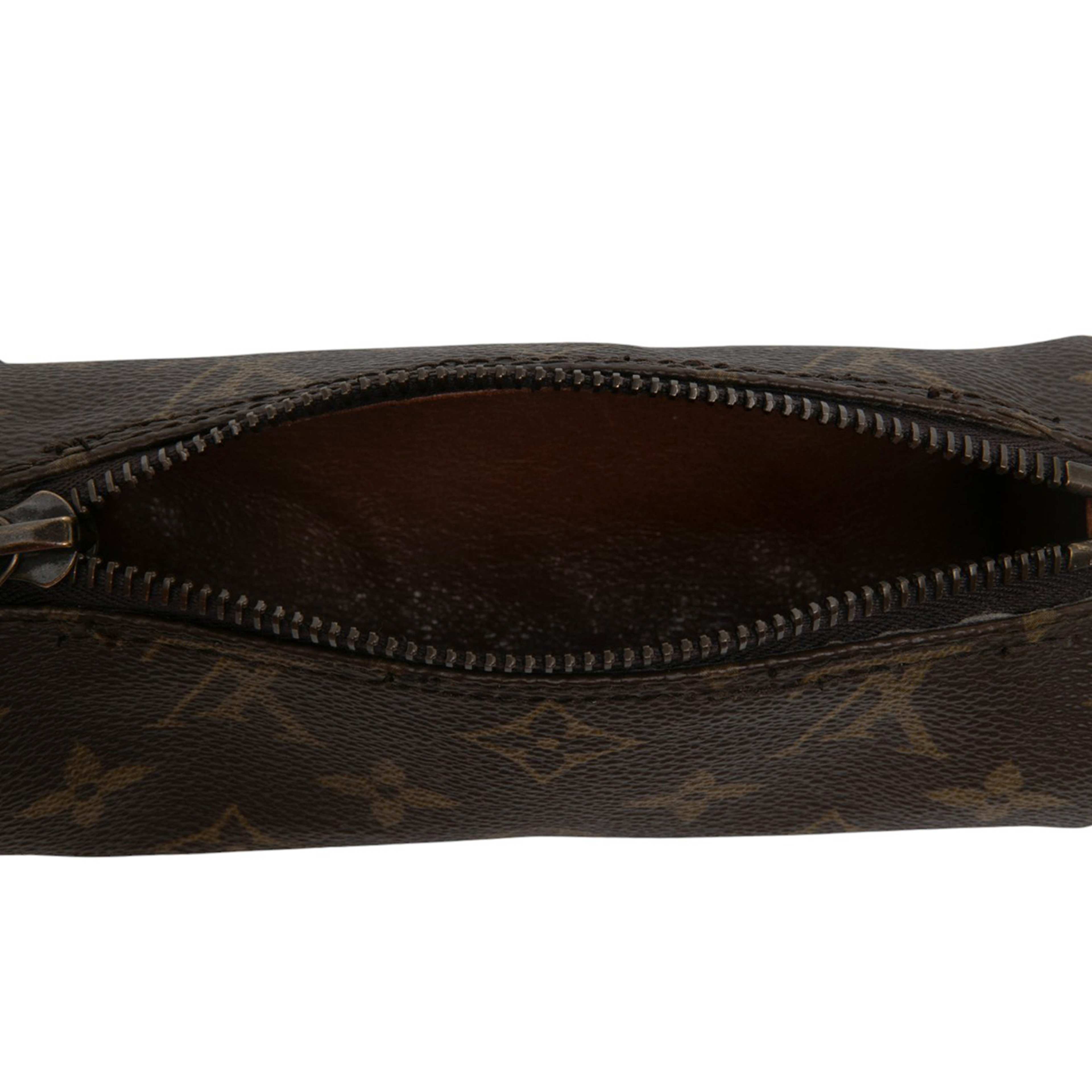 Louis Vuitton Monogram Papillon Pochette, från Luxclusif, i färgen brun. Klicka för att öppna bilden i stort format