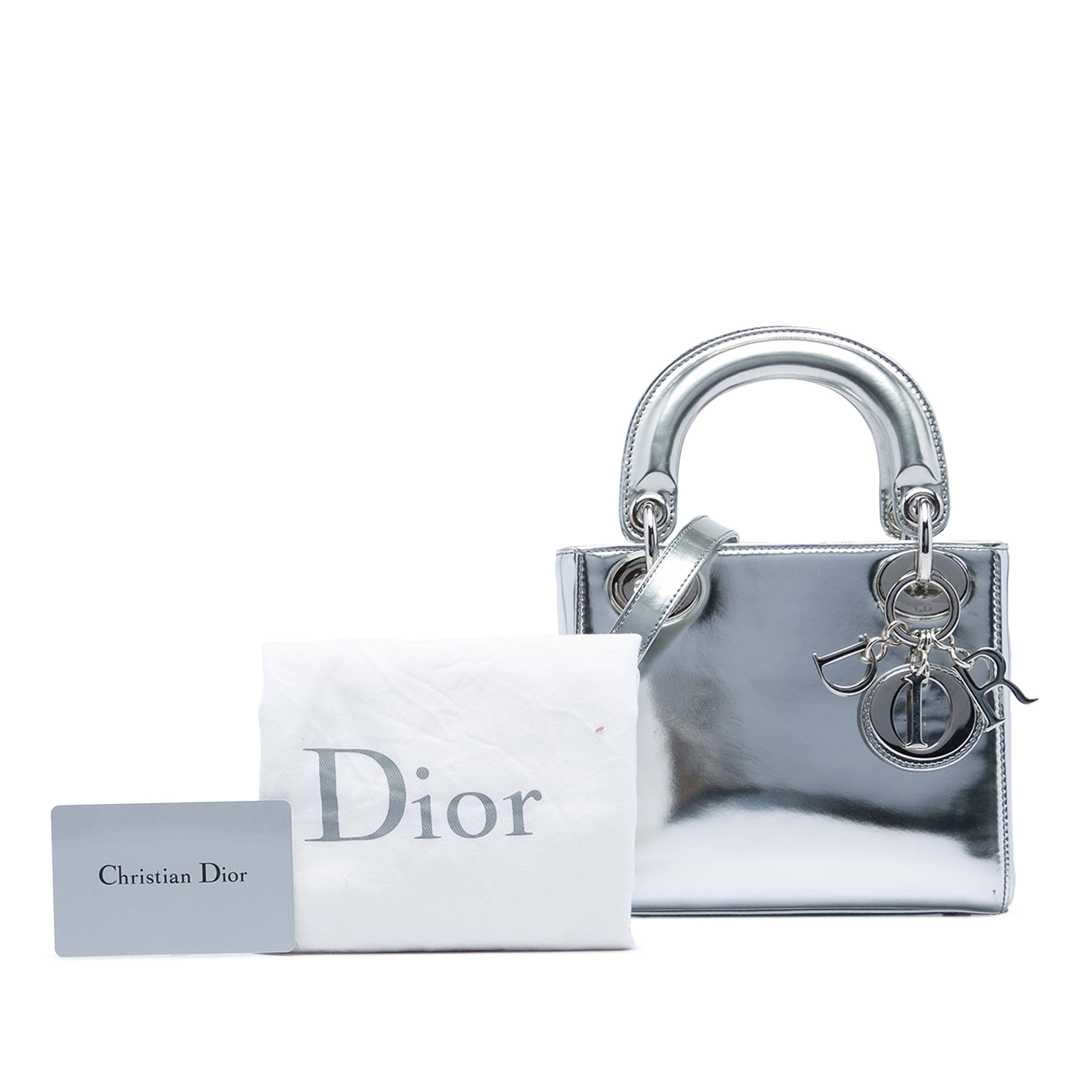 Dior Mini Metallic Patent Lady Dior, från Luxclusif, i färgen silver. Klicka för att öppna bilden i stort format