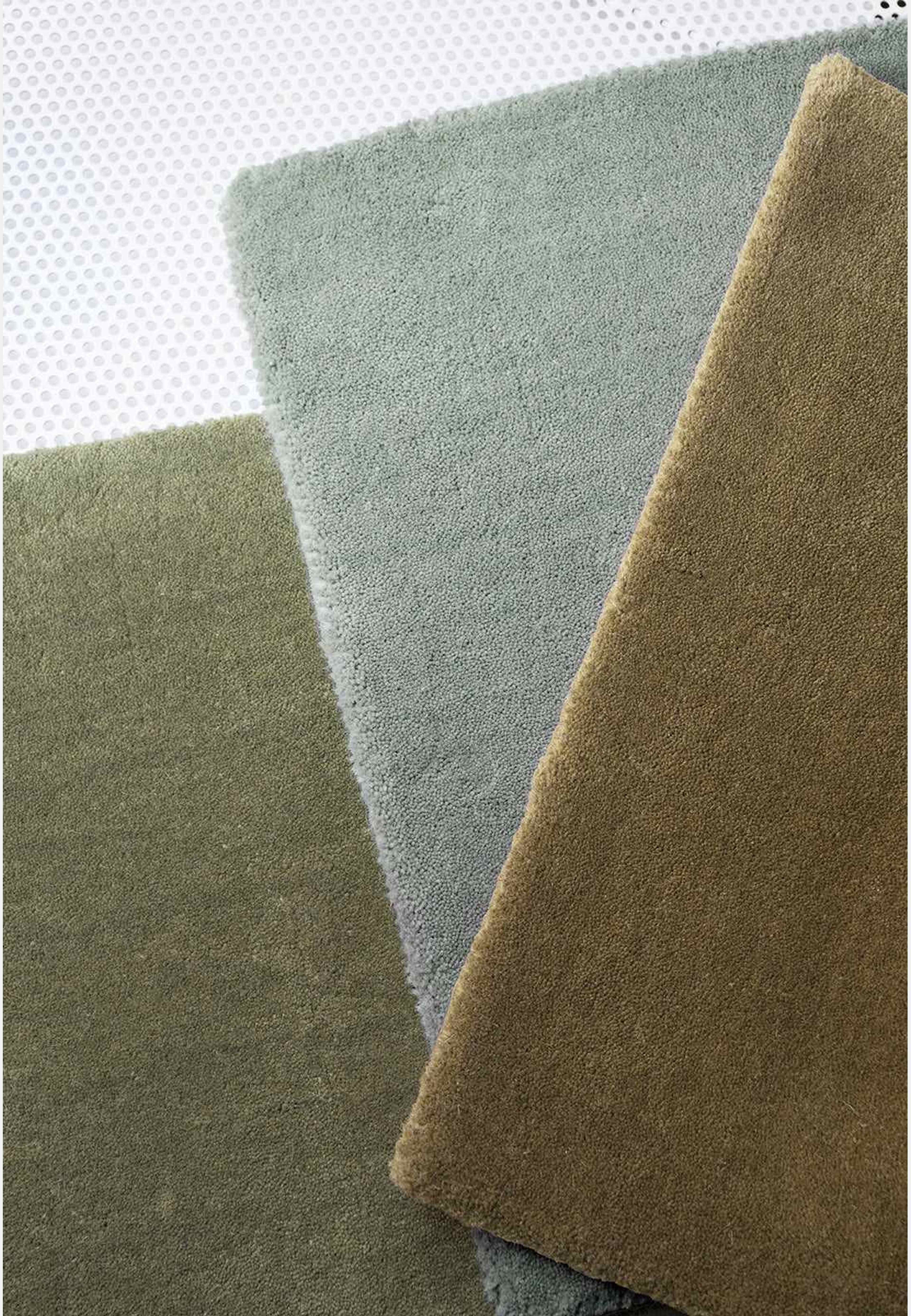 Solid Wool Green Umber, från Layered, i färgen green umber. Klicka för att öppna bilden i stort format