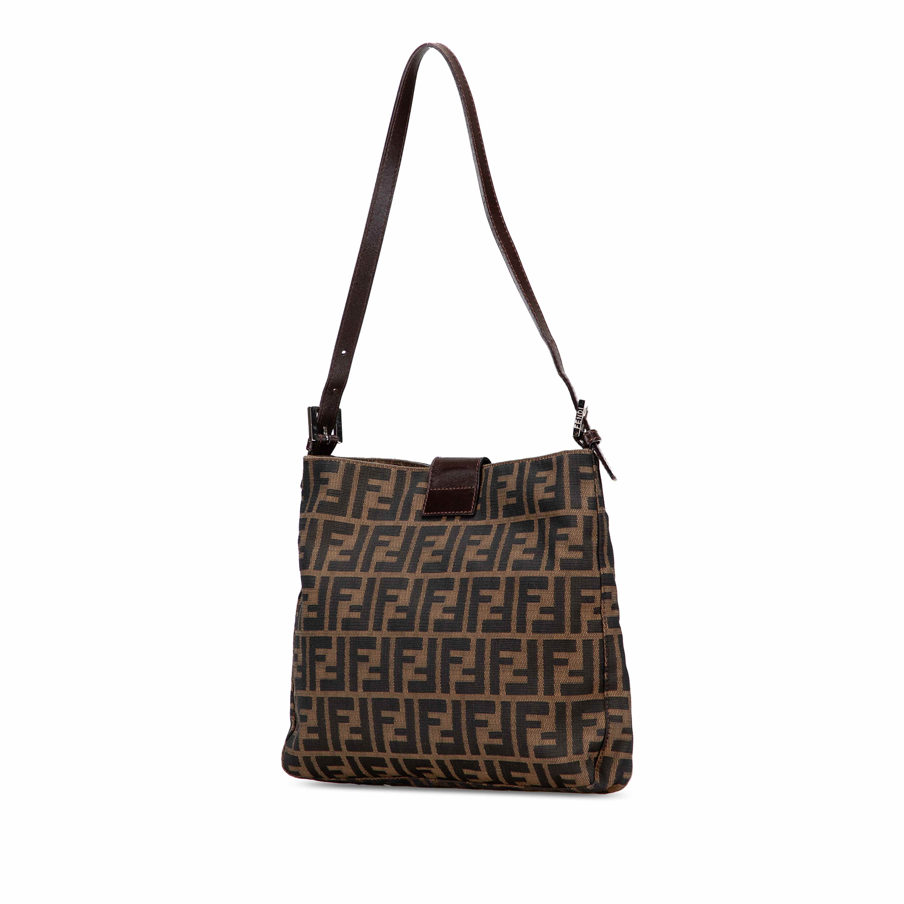 Fendi Zucca Canvas Shoulder Bag, från Luxclusif, i färgen brown. Klicka för att öppna bilden i stort format