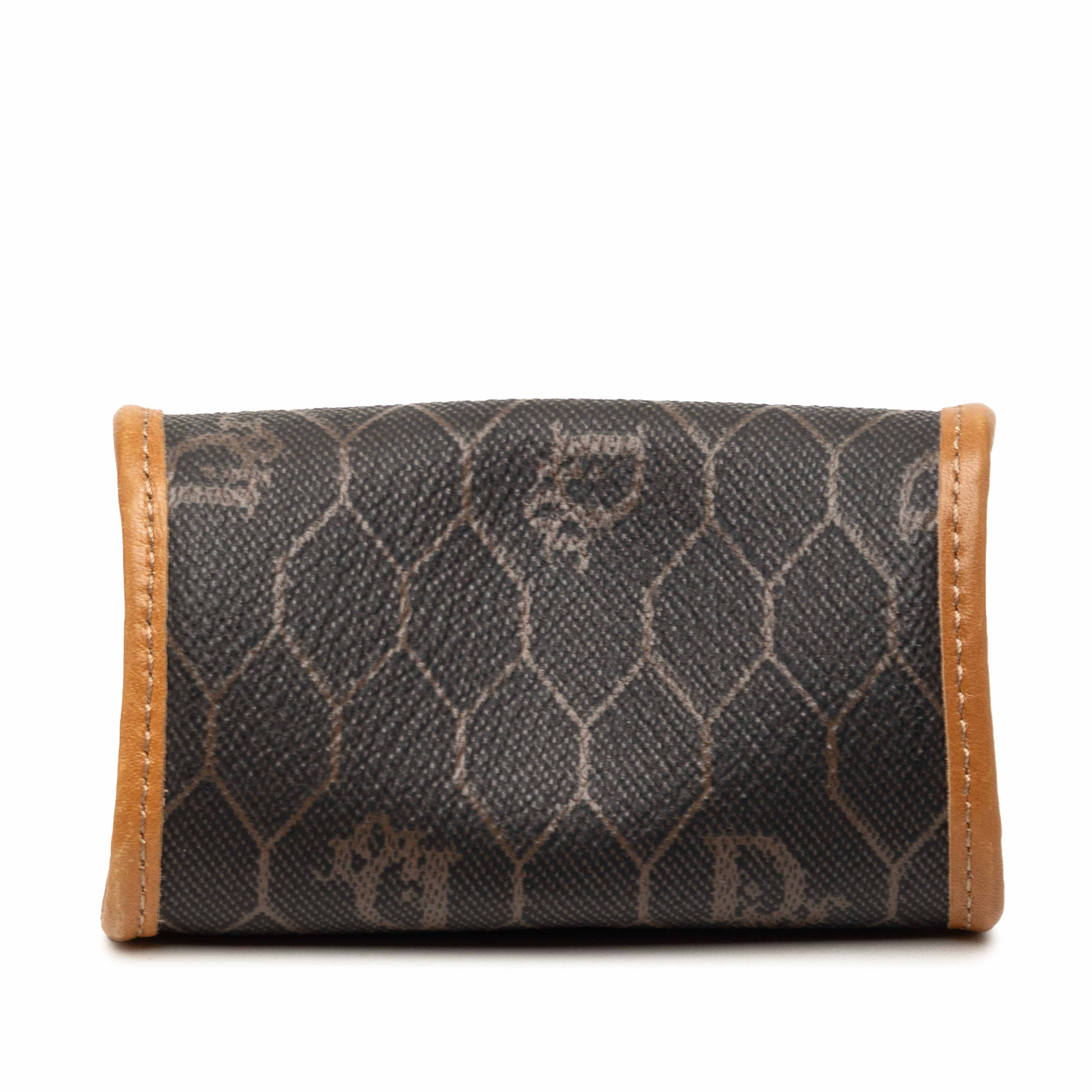 Dior Honeycomb Coated Canvas Coin Pouch, från Luxclusif, i färgen svart. Klicka för att öppna bilden i stort format