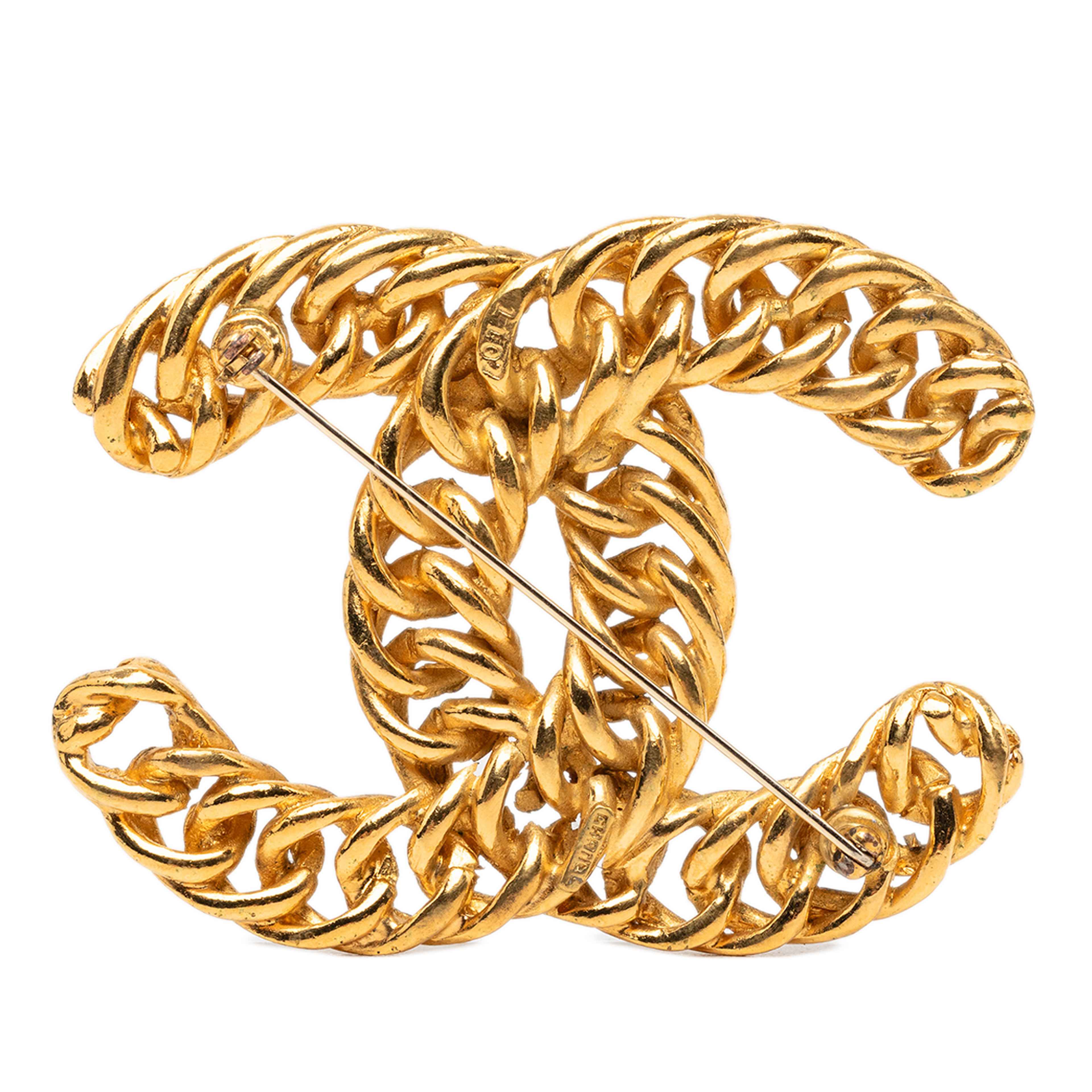 Chanel Cc Gold Plated Chain Pin Brooch, från Luxclusif, i färgen gold. Klicka för att öppna bilden i stort format