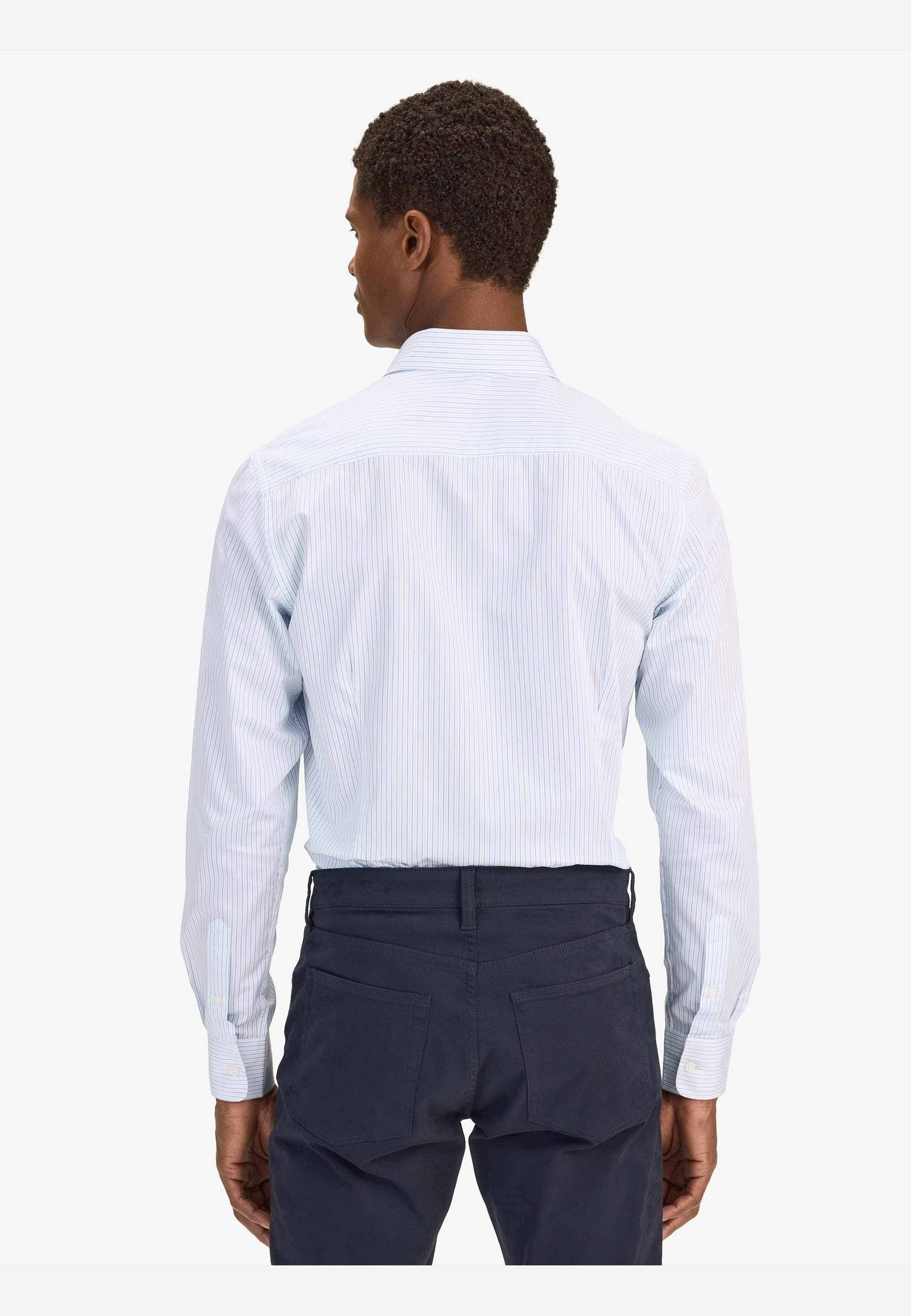 Smart Striped Shirt, från John Henric, i färgen white & blue. Klicka för att öppna bilden i stort format